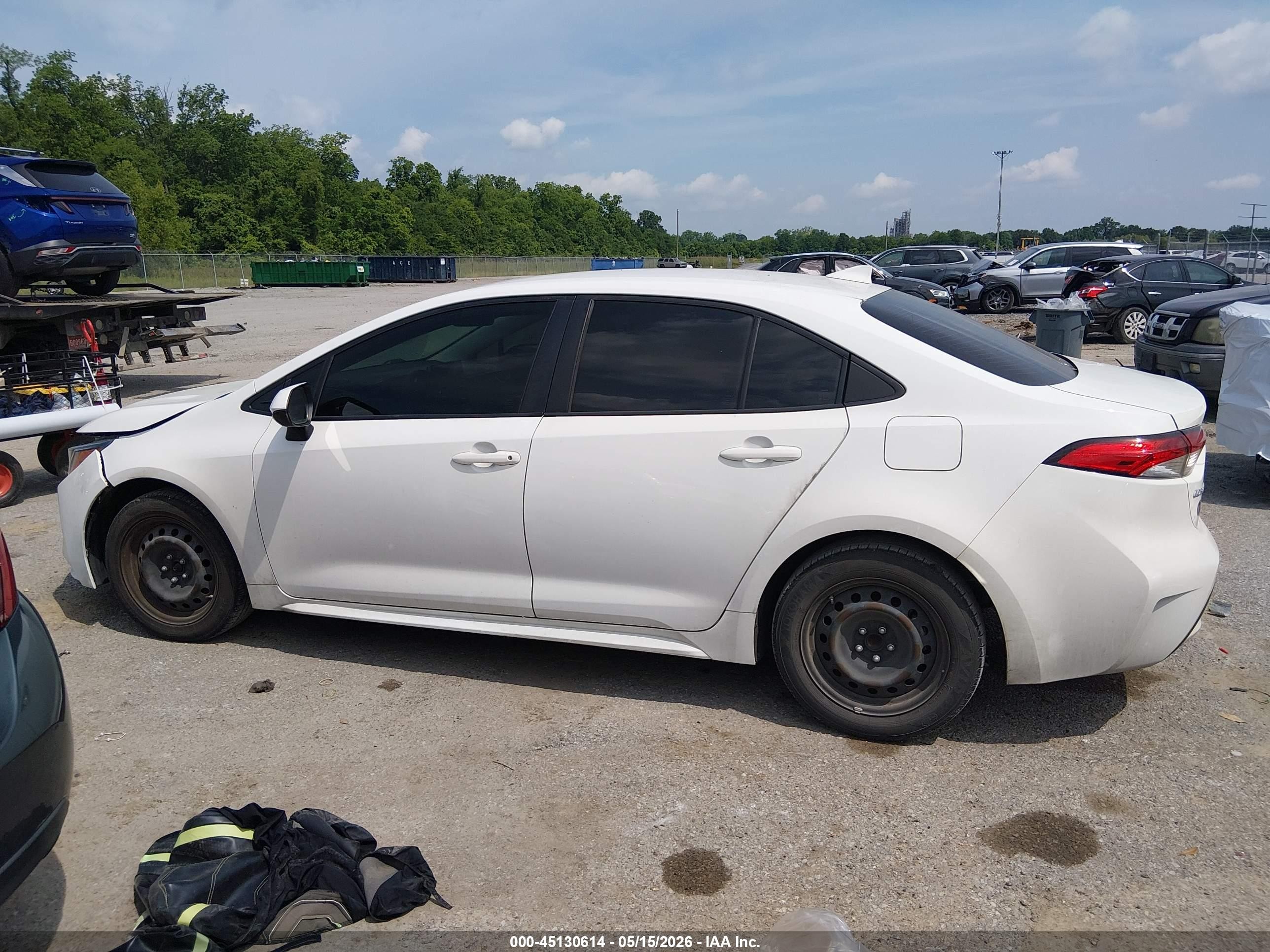 2021 Toyota Corolla Le Белый vin: JTDEPMAE8MJ176233