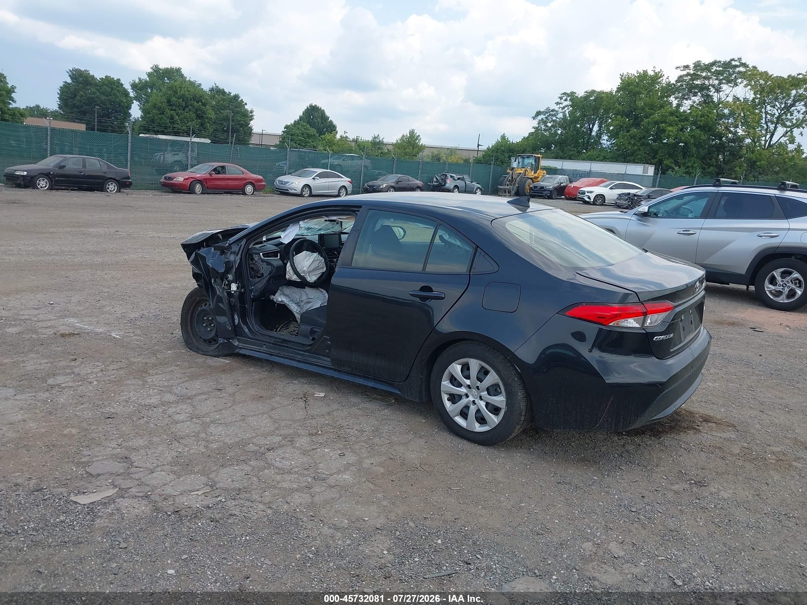 2022 Toyota Corolla Le Black vin: JTDEPMAE8NJ219552