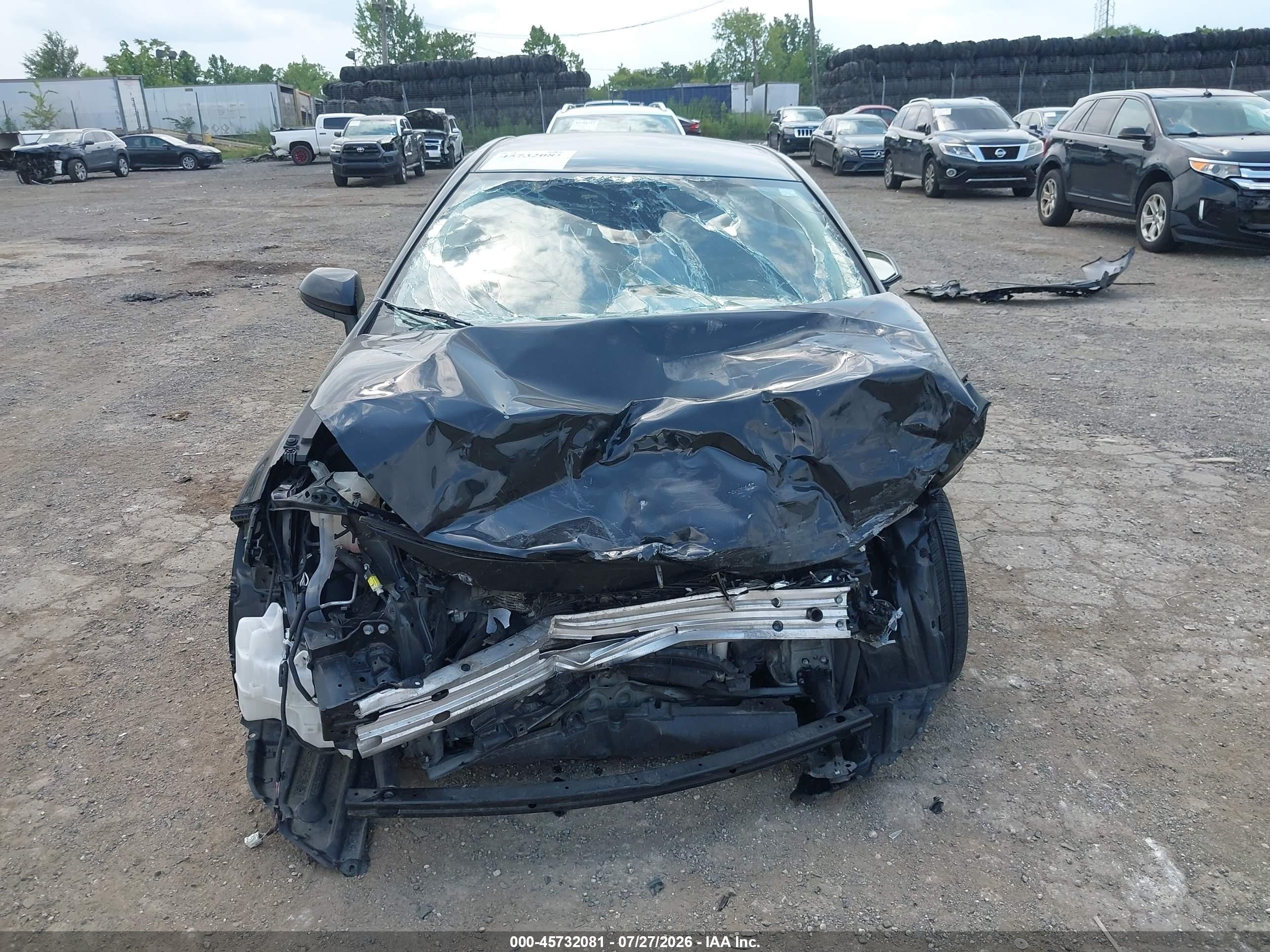 2022 Toyota Corolla Le Black vin: JTDEPMAE8NJ219552
