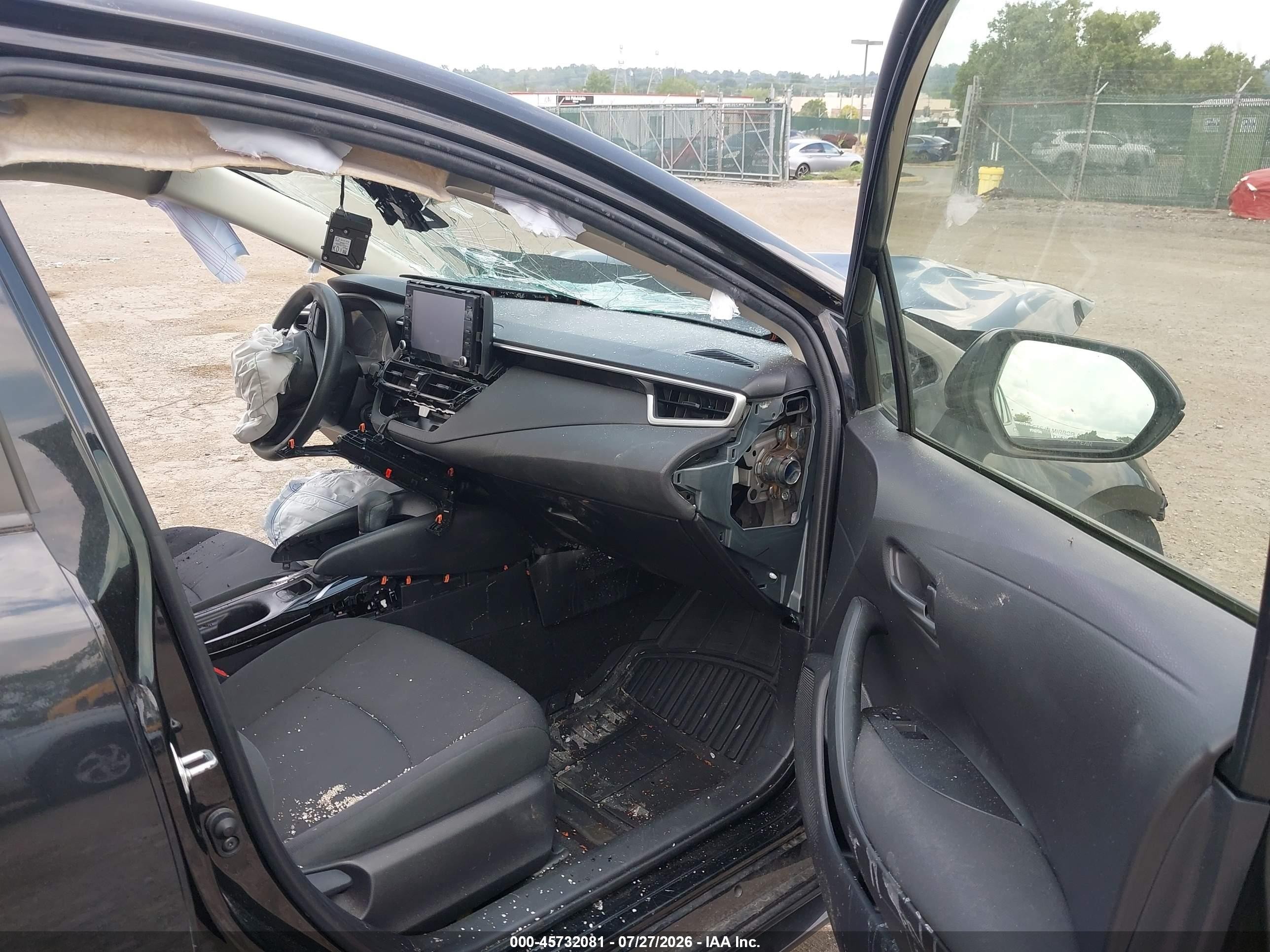 2022 Toyota Corolla Le Black vin: JTDEPMAE8NJ219552