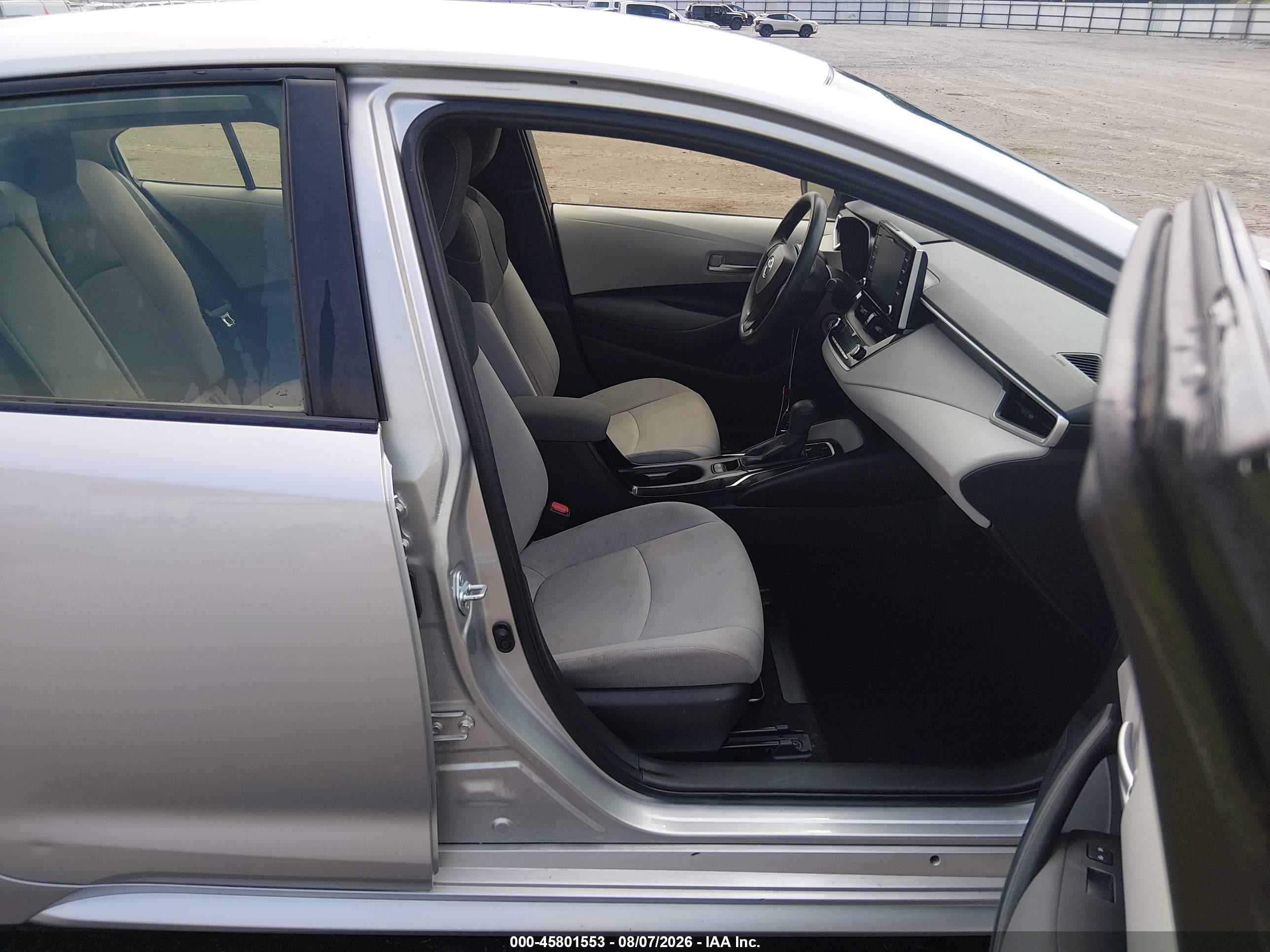 2021 Toyota Corolla Le Silver vin: JTDEPMAE9MJ145931