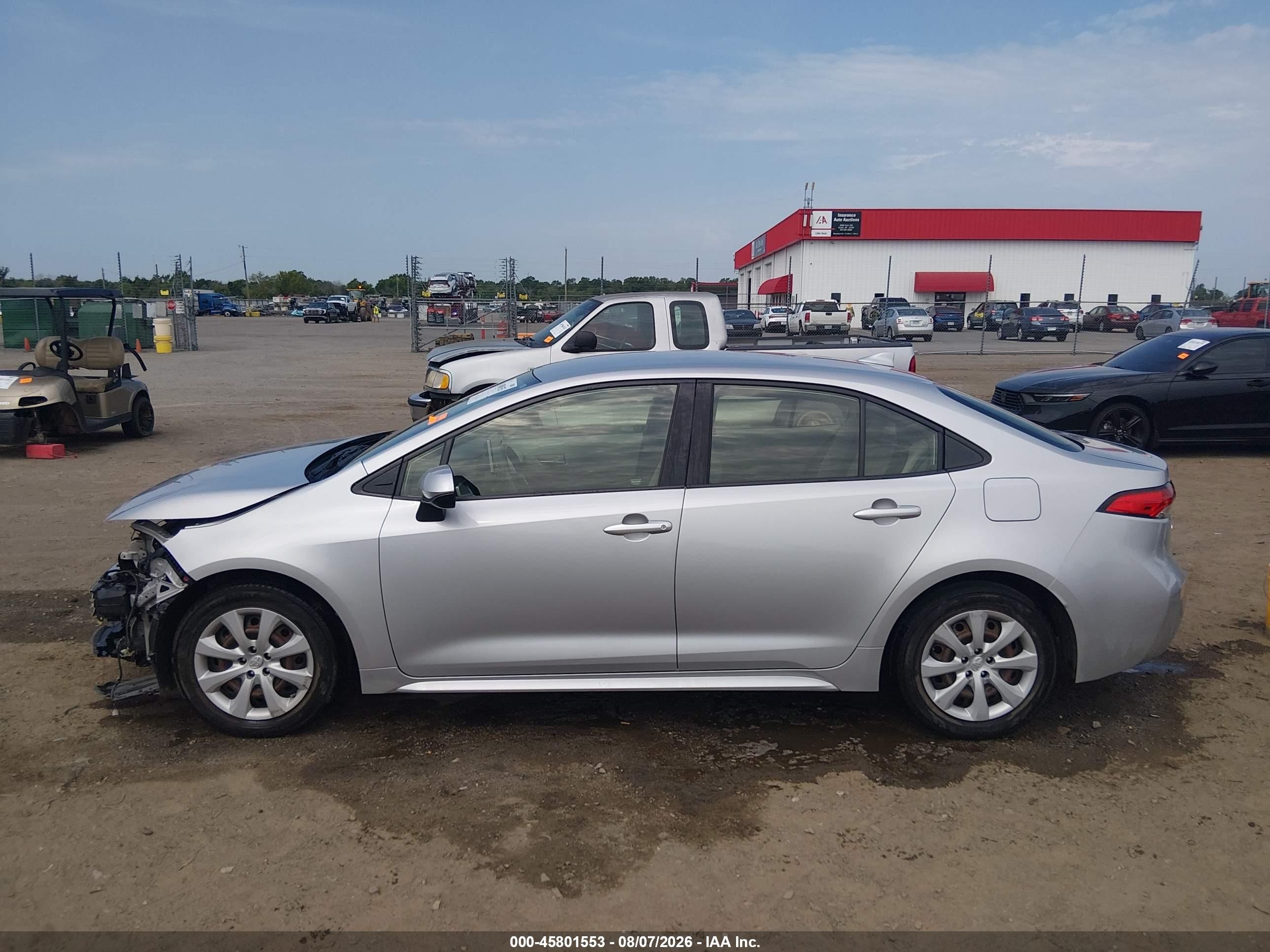 2021 Toyota Corolla Le Silver vin: JTDEPMAE9MJ145931