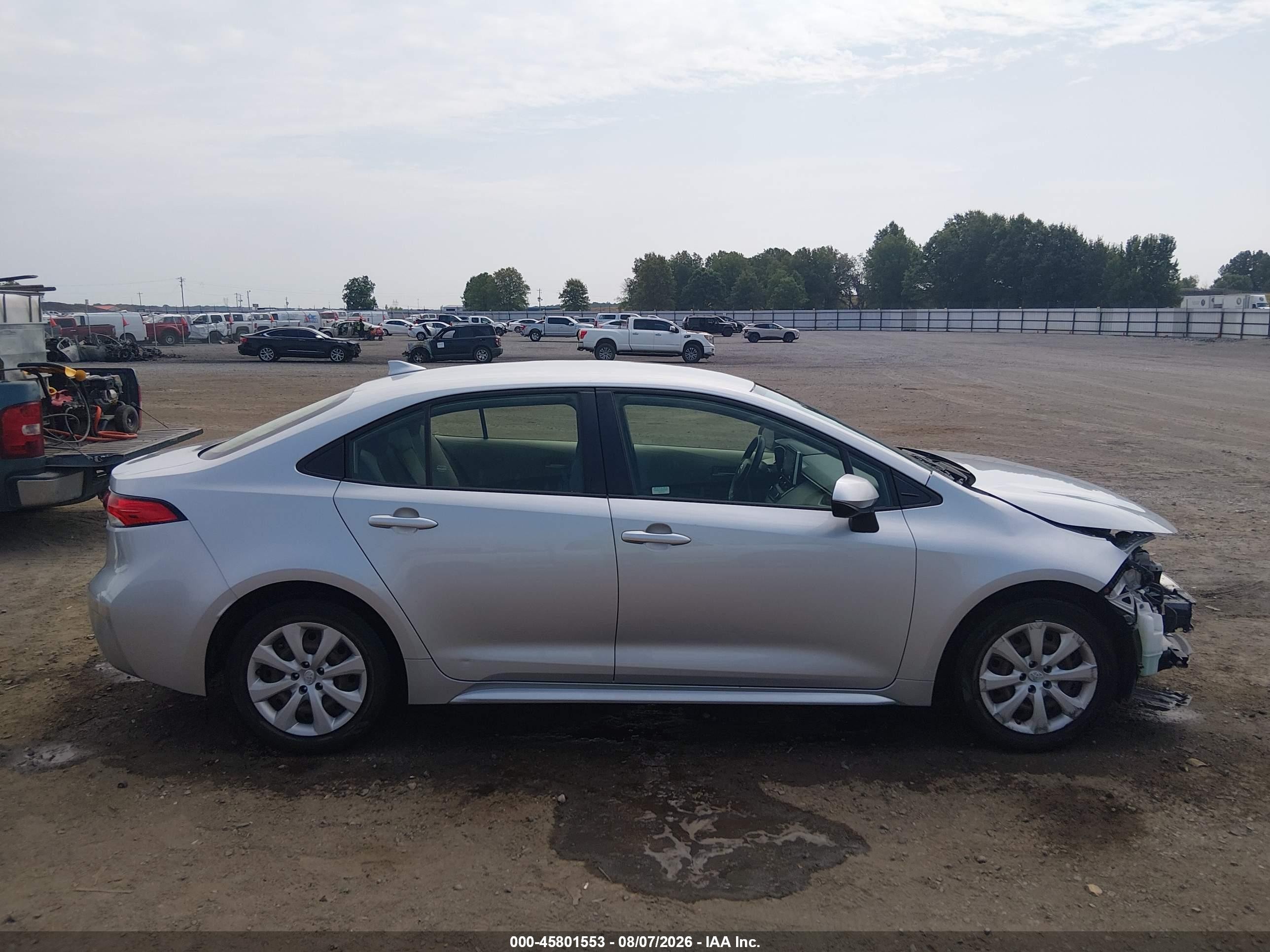 2021 Toyota Corolla Le Silver vin: JTDEPMAE9MJ145931