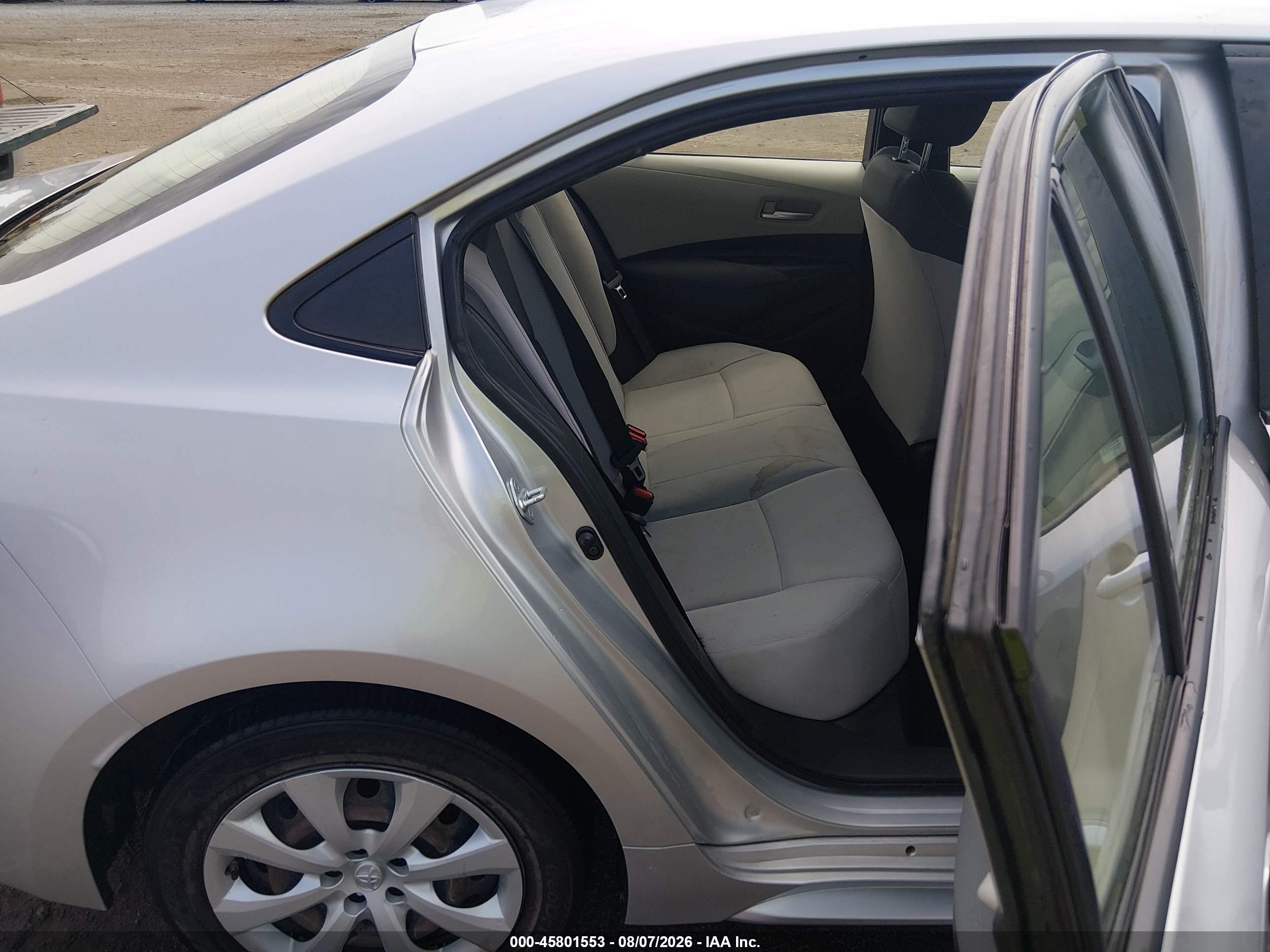 2021 Toyota Corolla Le Silver vin: JTDEPMAE9MJ145931