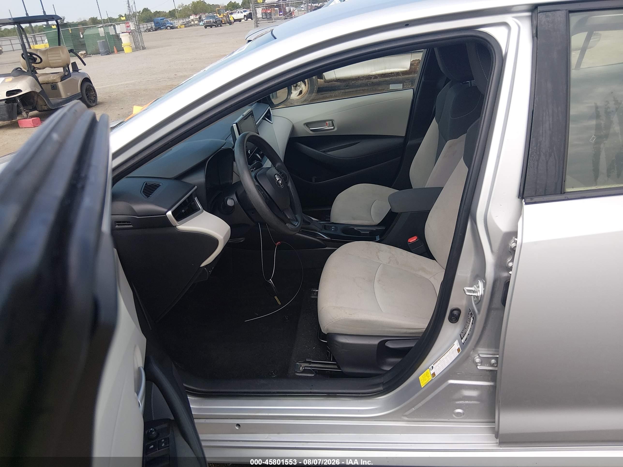 2021 Toyota Corolla Le Silver vin: JTDEPMAE9MJ145931