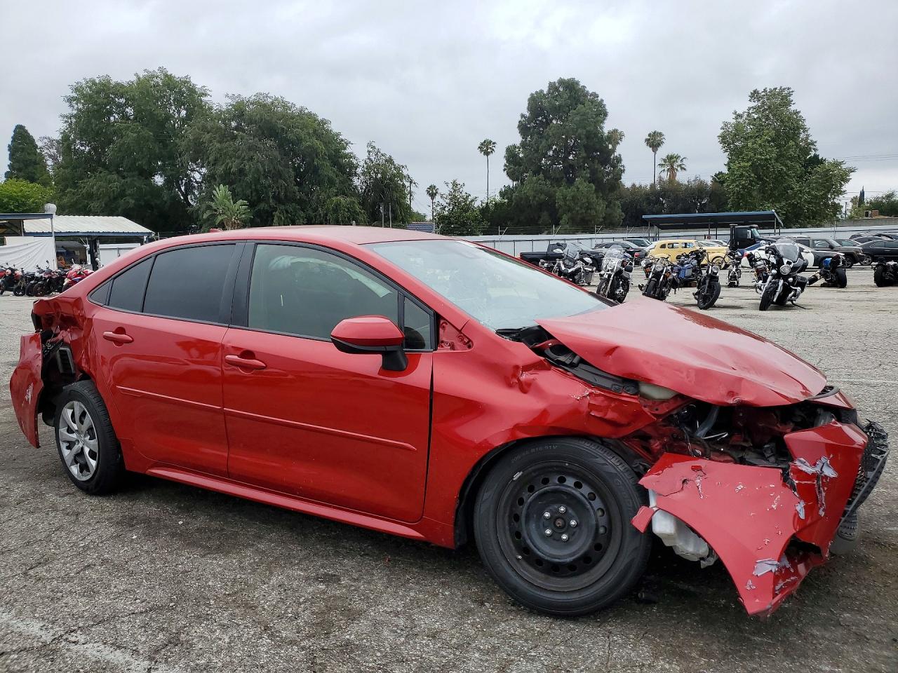2021 Toyota Corolla Le Red vin: JTDEPMAEXMJ186956