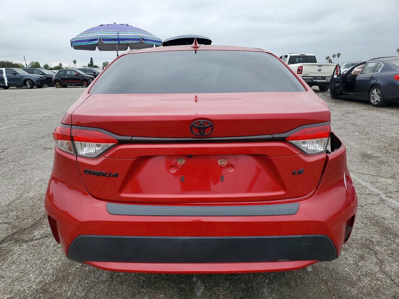 2021 Toyota Corolla Le Red vin: JTDEPMAEXMJ186956