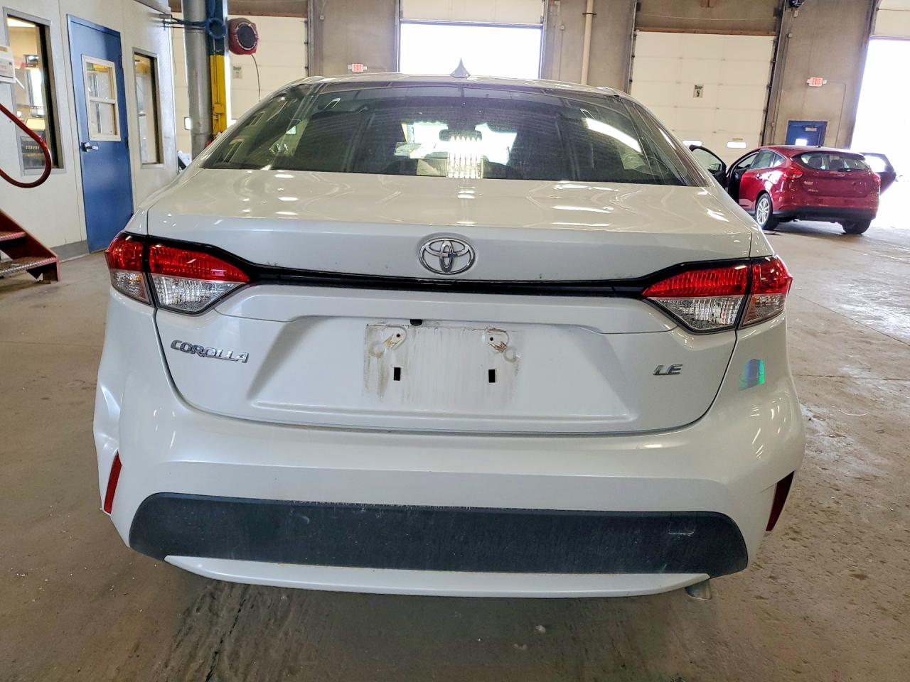 2022 Toyota Corolla Le White vin: JTDEPMAEXN3025674