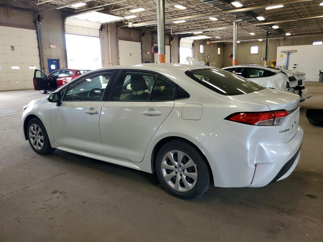 2022 Toyota Corolla Le White vin: JTDEPMAEXN3025674
