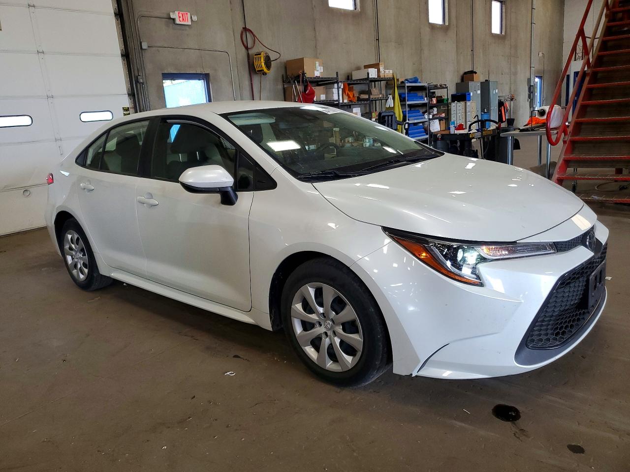 2022 Toyota Corolla Le White vin: JTDEPMAEXN3025674