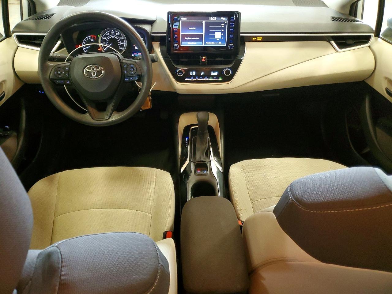 2022 Toyota Corolla Le White vin: JTDEPMAEXN3025674