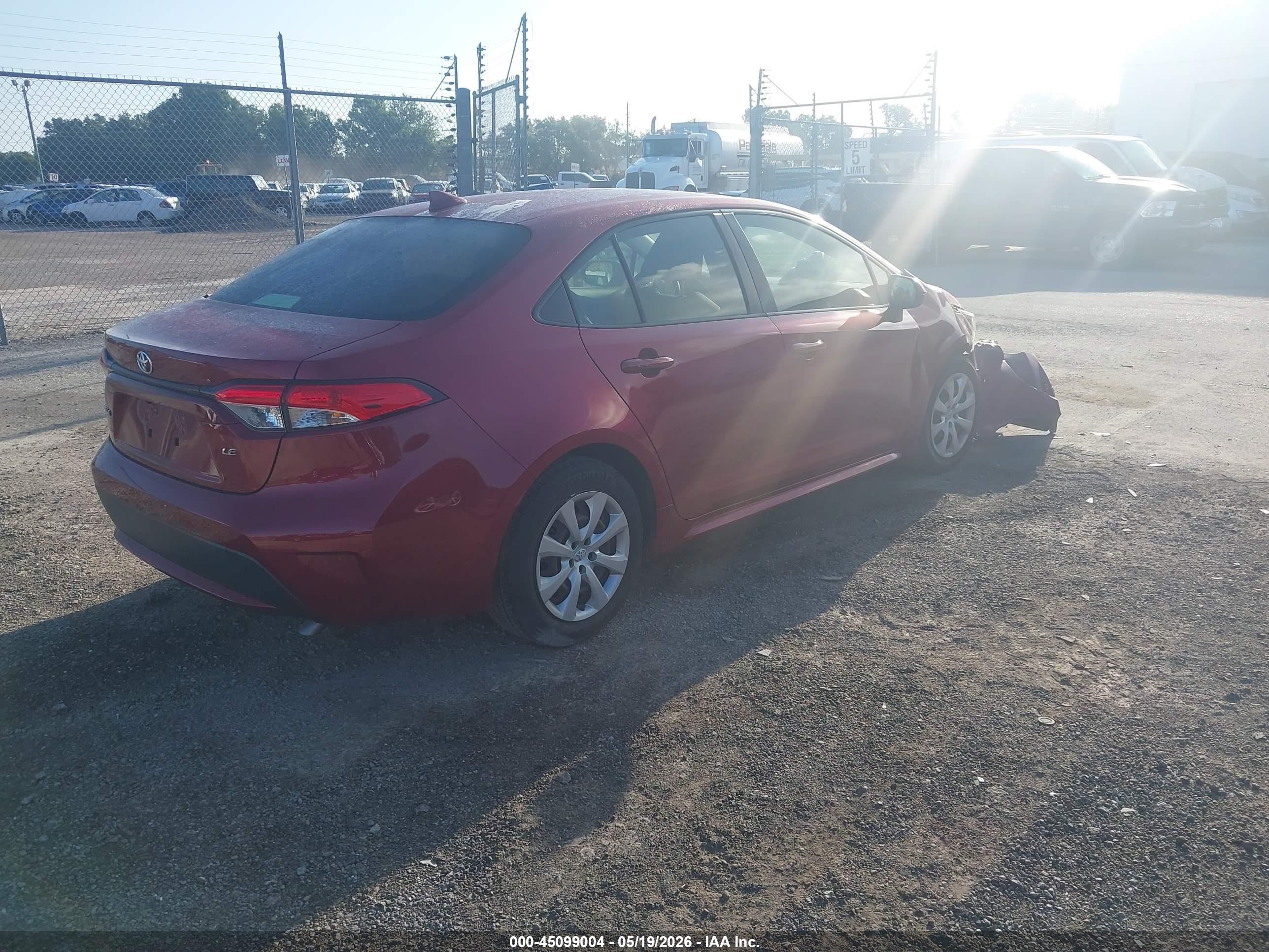 2022 Toyota Corolla Le Red vin: JTDEPMAEXNJ208469