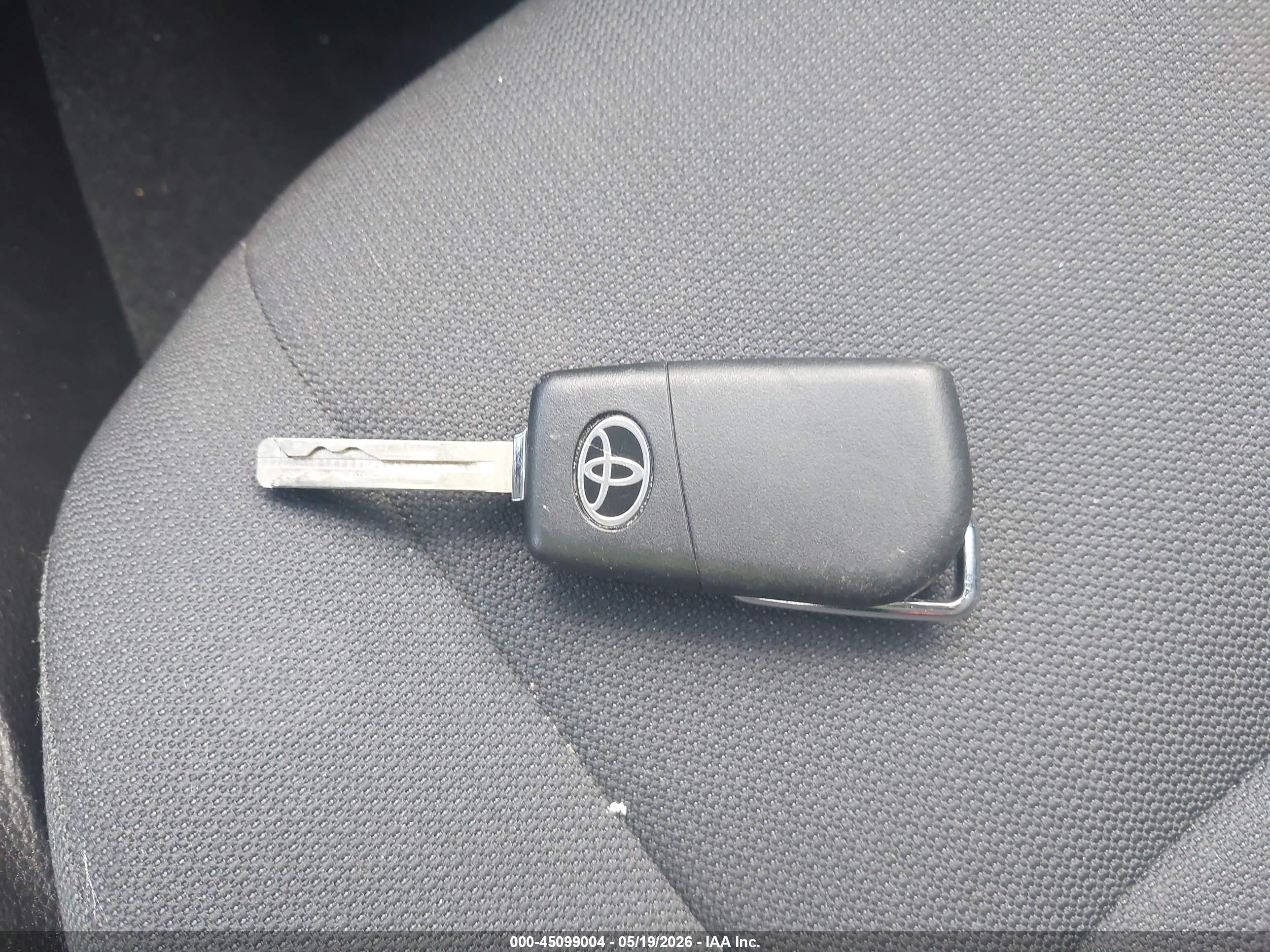 2022 Toyota Corolla Le Red vin: JTDEPMAEXNJ208469