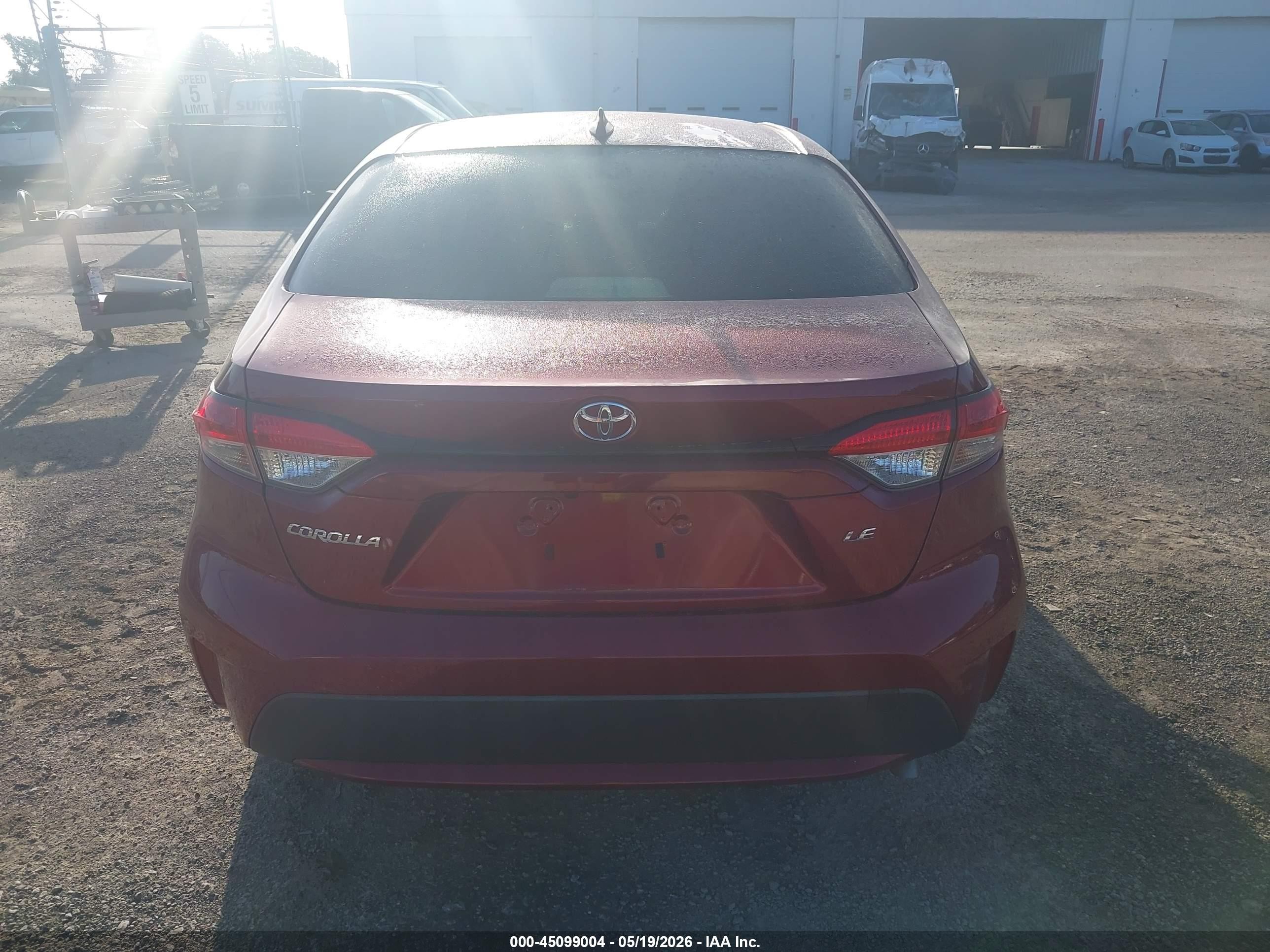 2022 Toyota Corolla Le Red vin: JTDEPMAEXNJ208469