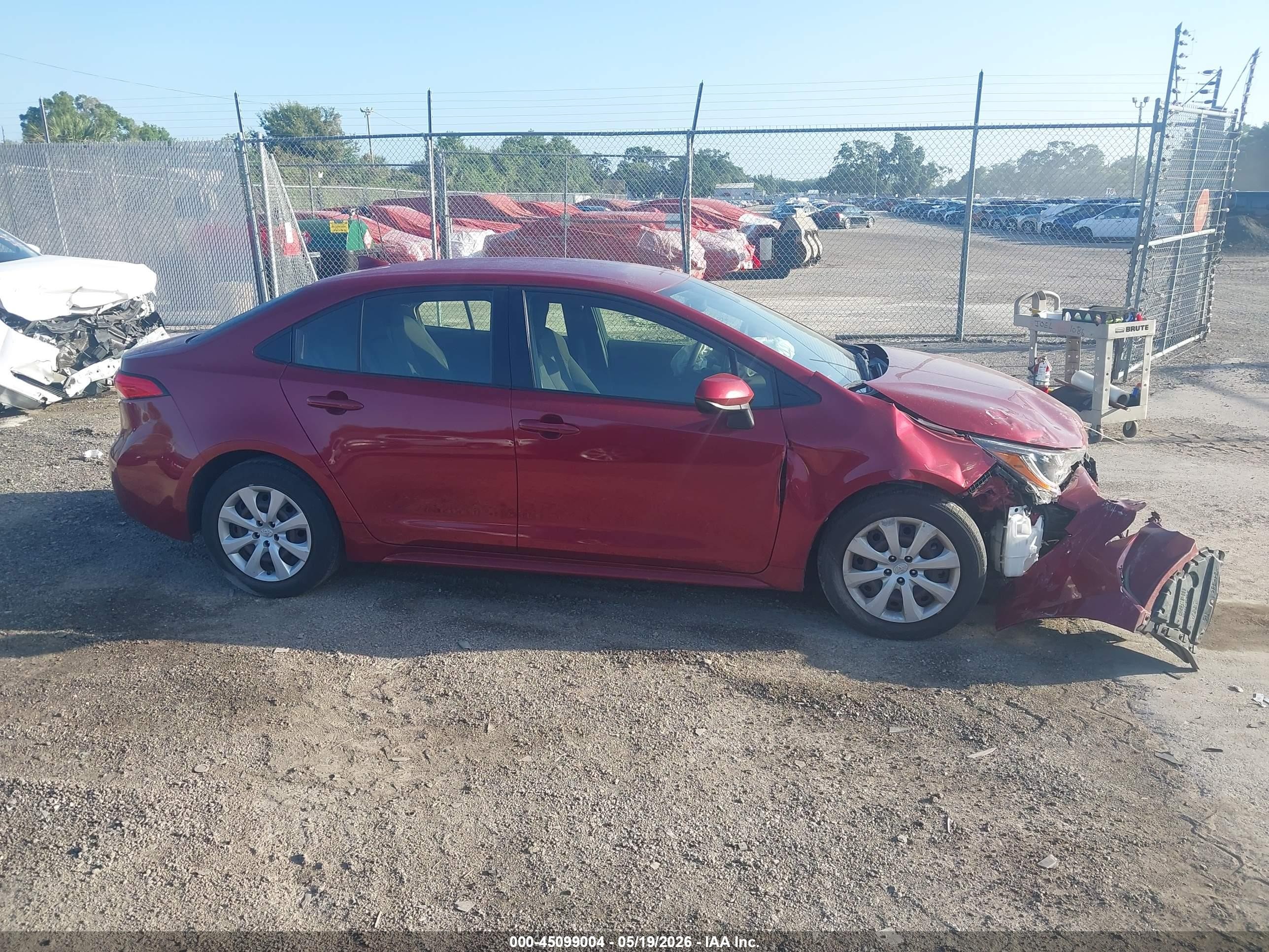 2022 Toyota Corolla Le Red vin: JTDEPMAEXNJ208469