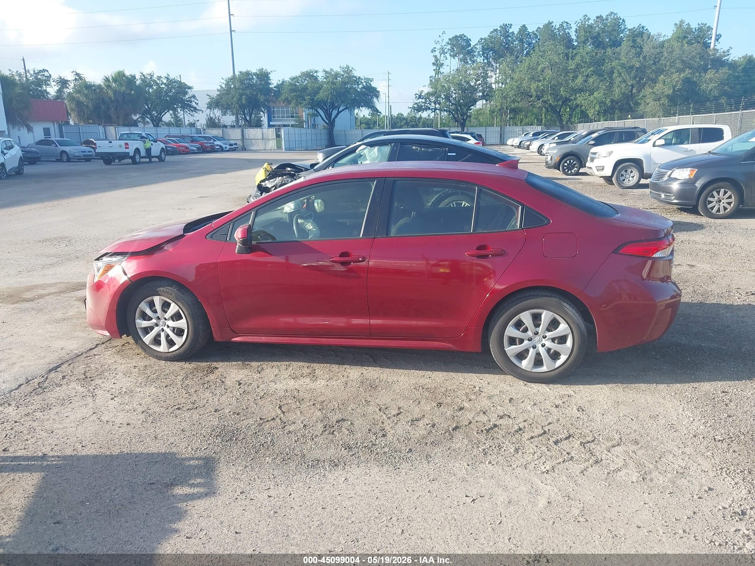 2022 Toyota Corolla Le Red vin: JTDEPMAEXNJ208469