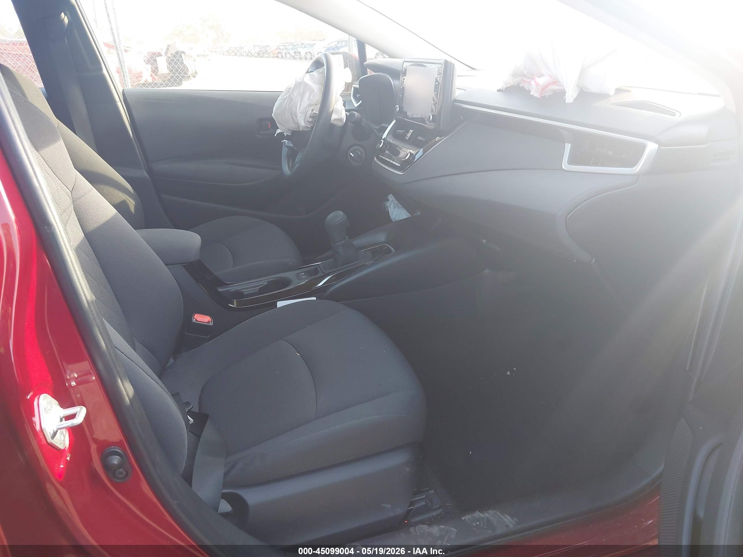 2022 Toyota Corolla Le Red vin: JTDEPMAEXNJ208469