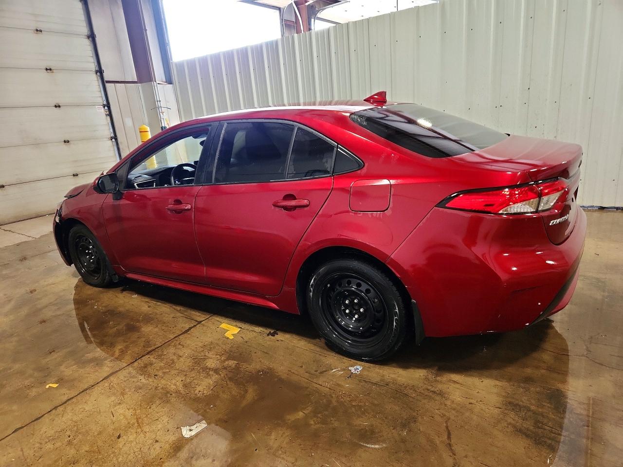 2022 Toyota Corolla Le Red vin: JTDEPMAEXNJ215275