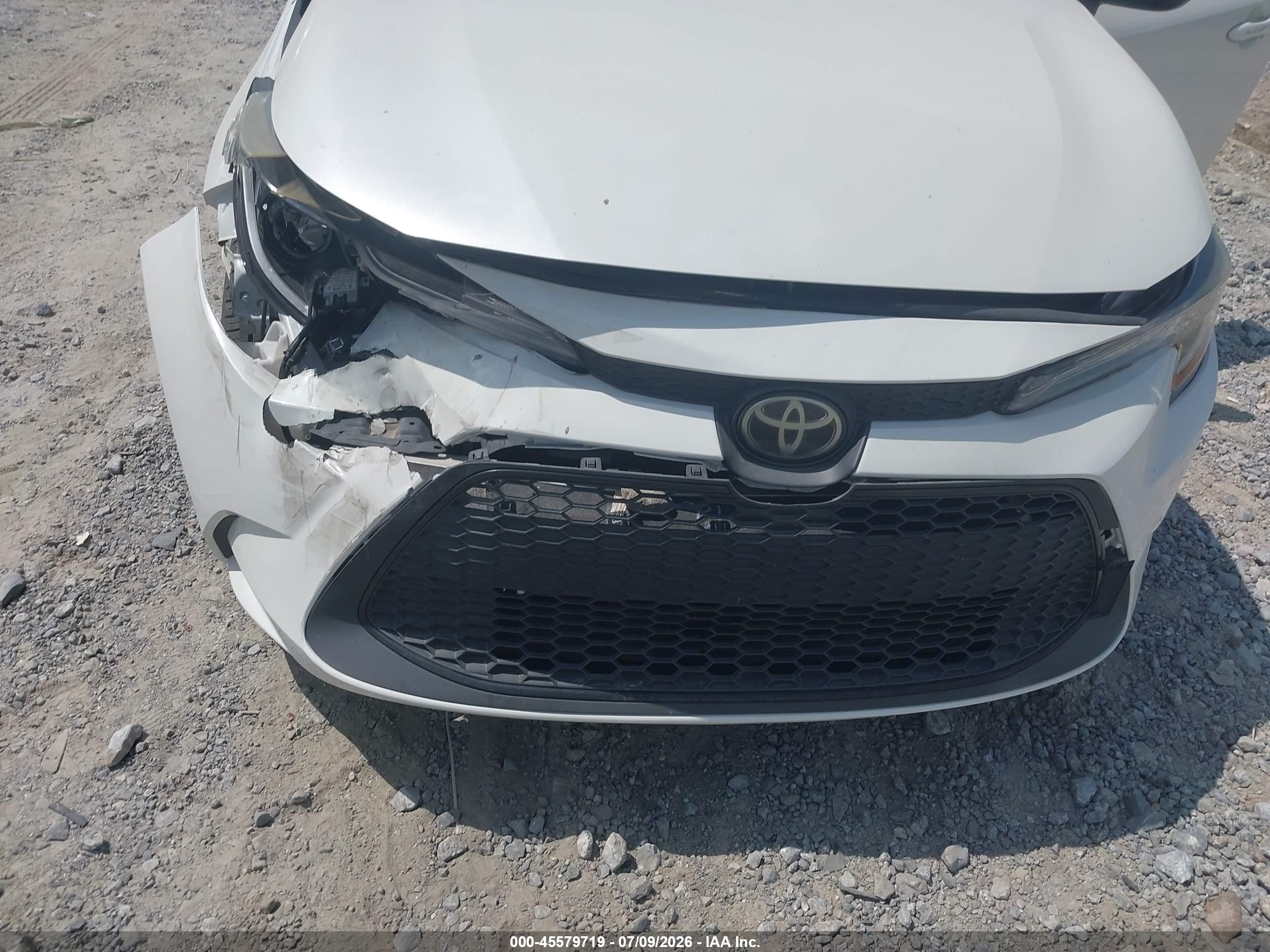 2020 Toyota Corolla Le White vin: JTDEPRAE1LJ009093