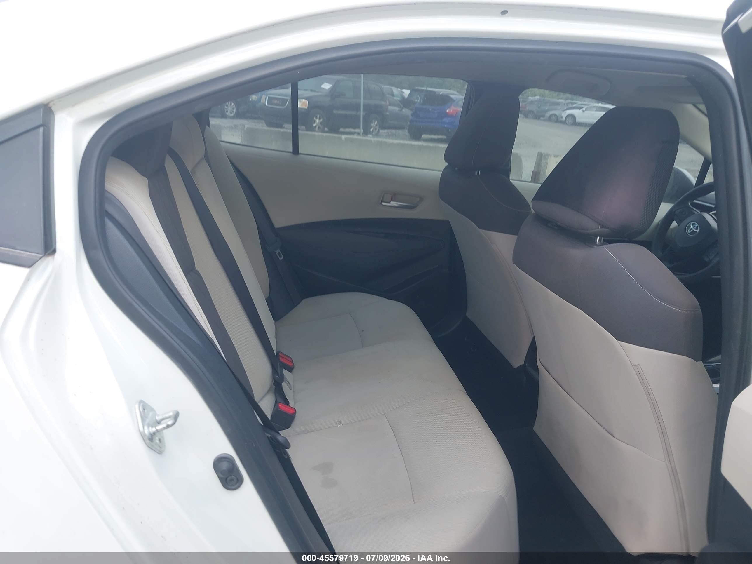 2020 Toyota Corolla Le White vin: JTDEPRAE1LJ009093