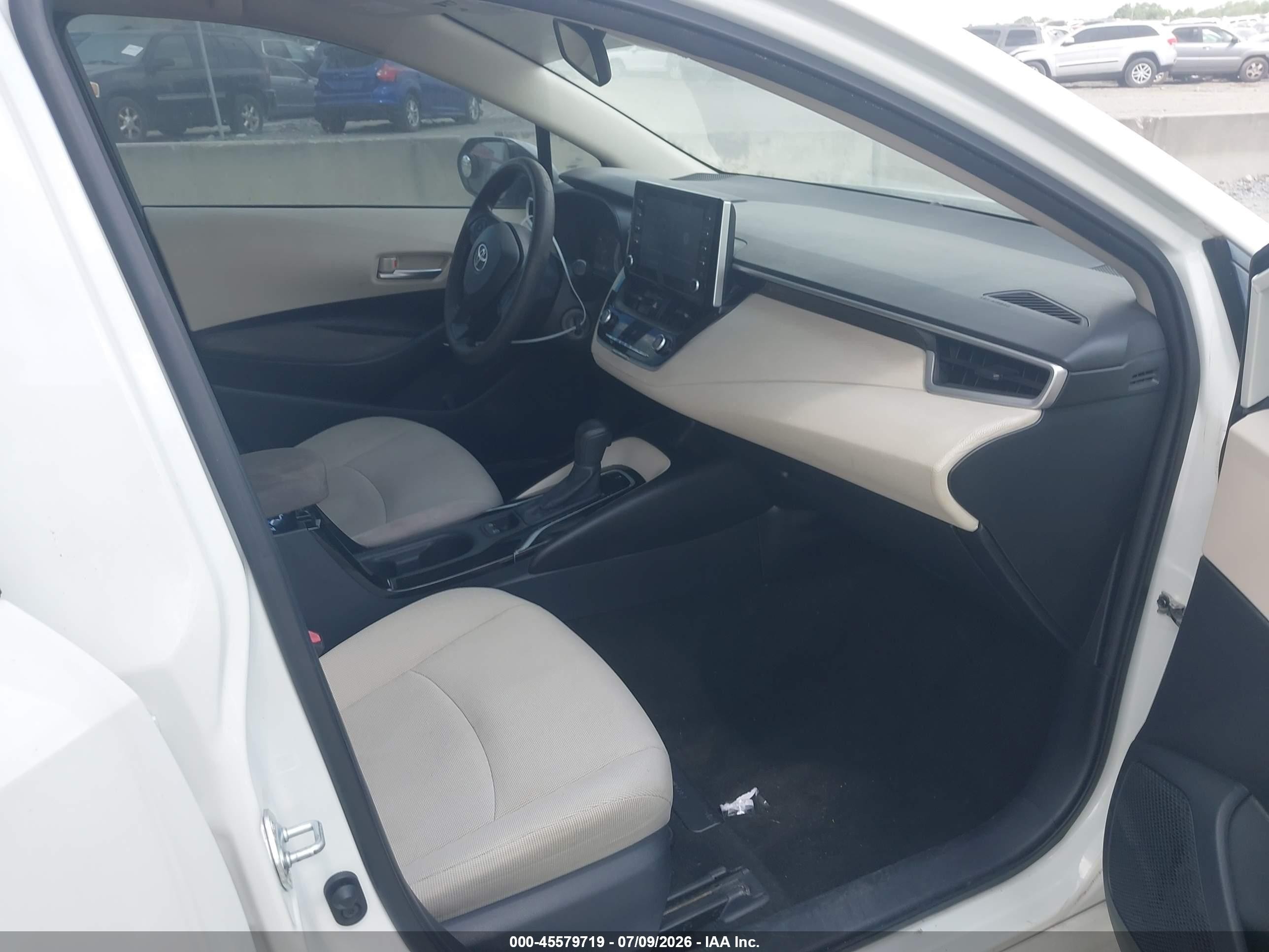2020 Toyota Corolla Le White vin: JTDEPRAE1LJ009093