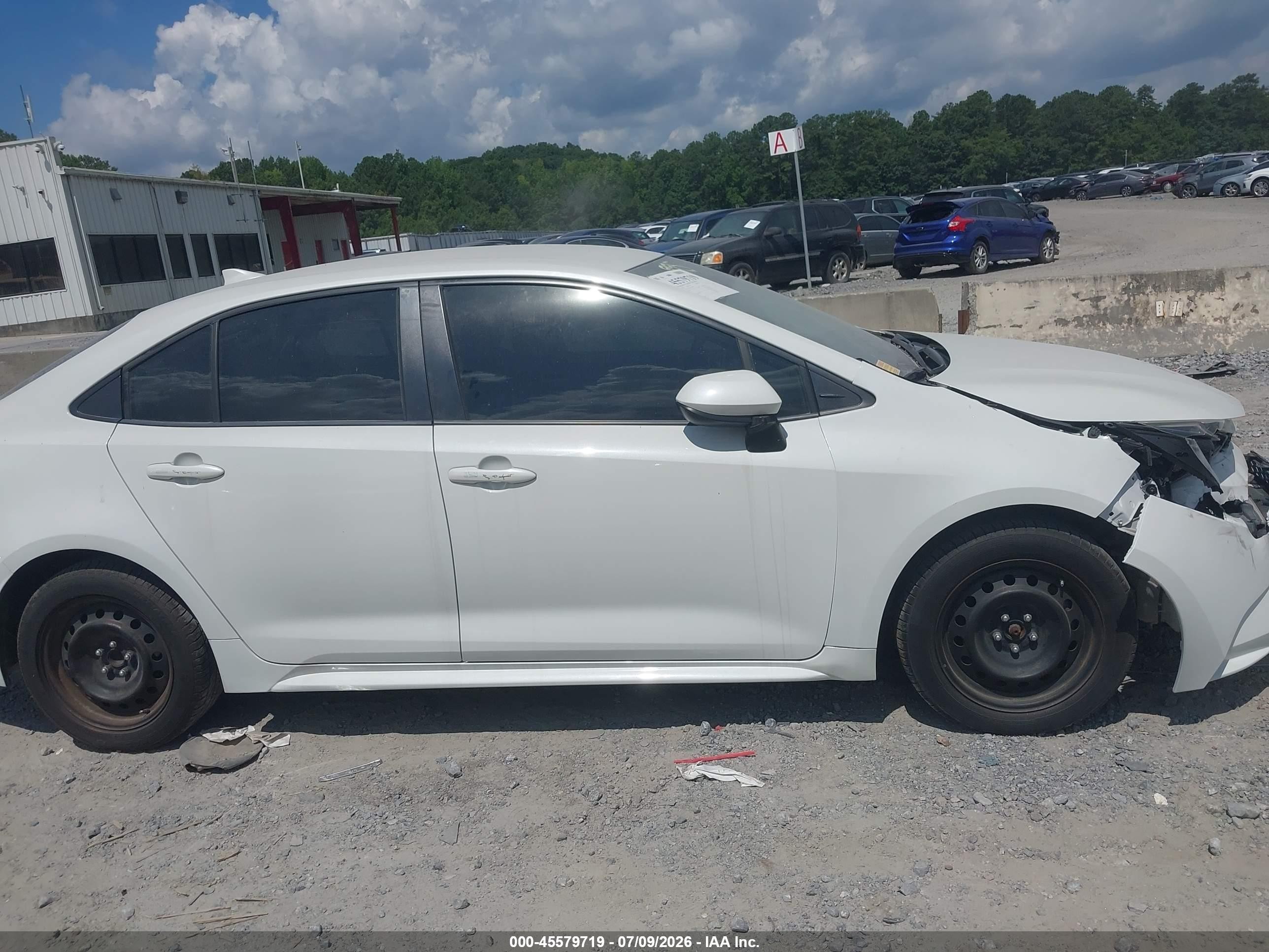 2020 Toyota Corolla Le White vin: JTDEPRAE1LJ009093