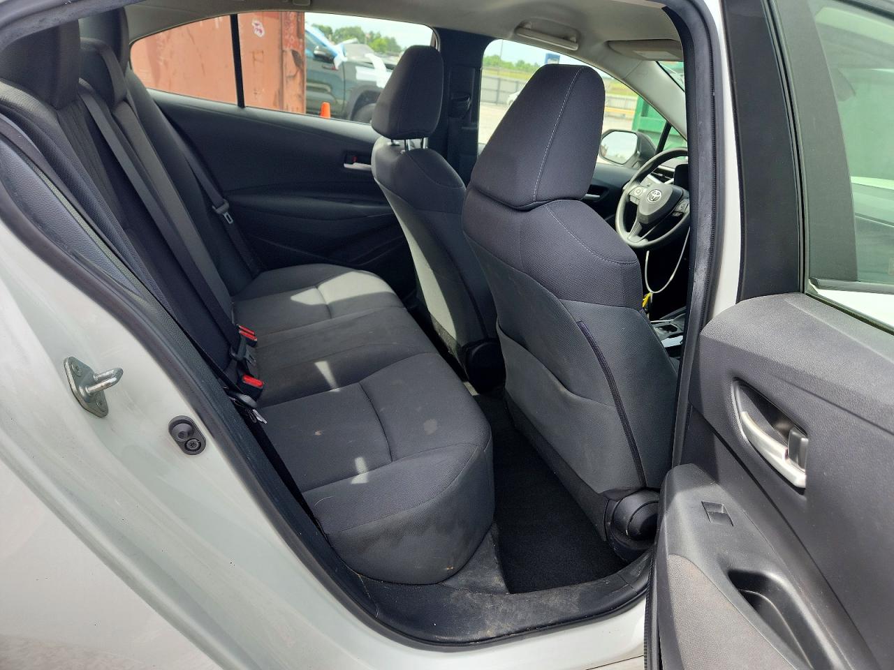 2020 Toyota Corolla Le White vin: JTDEPRAE1LJ028002