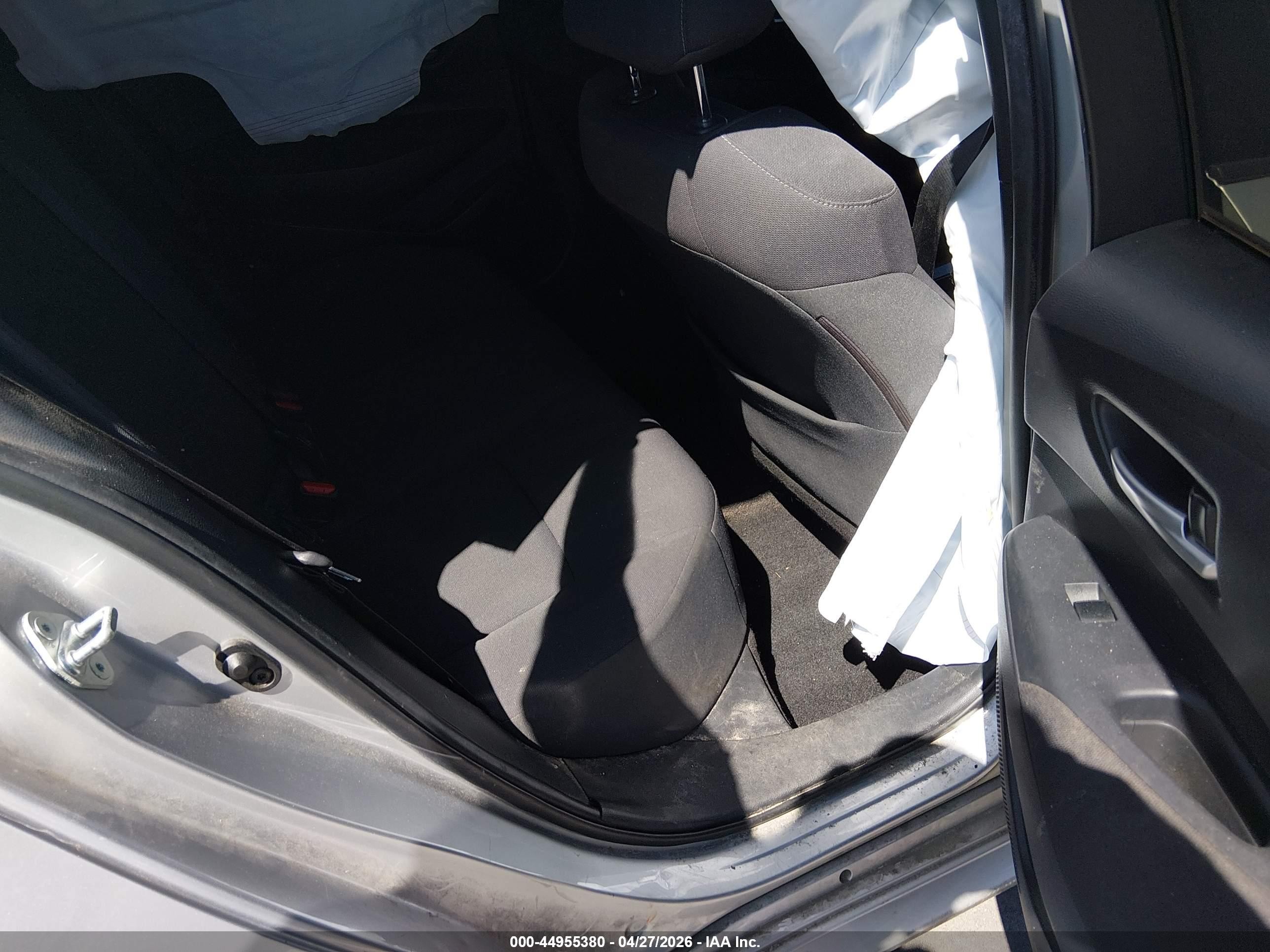 2020 Toyota Corolla Le Silver vin: JTDEPRAE1LJ030929