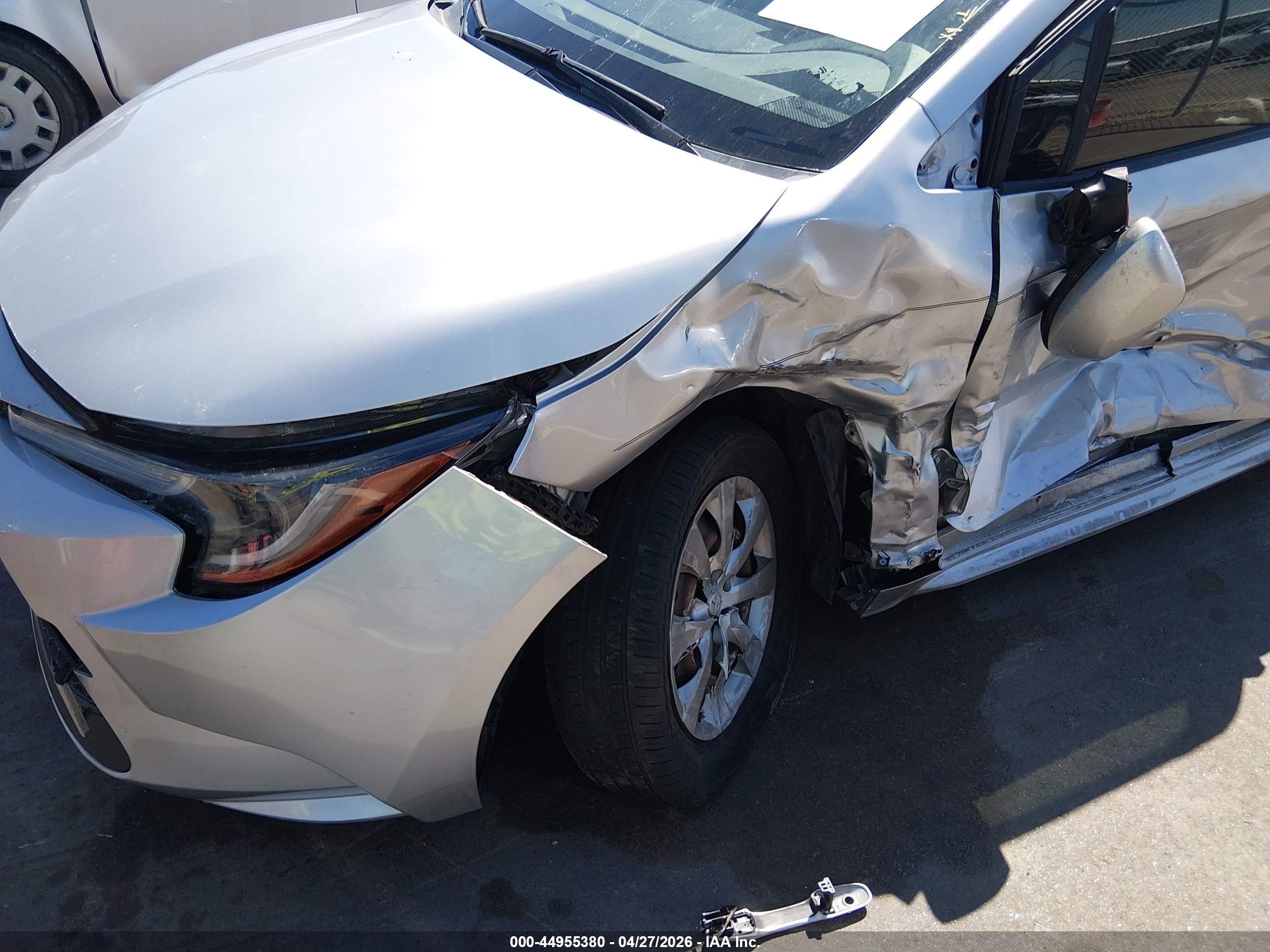2020 Toyota Corolla Le Silver vin: JTDEPRAE1LJ030929