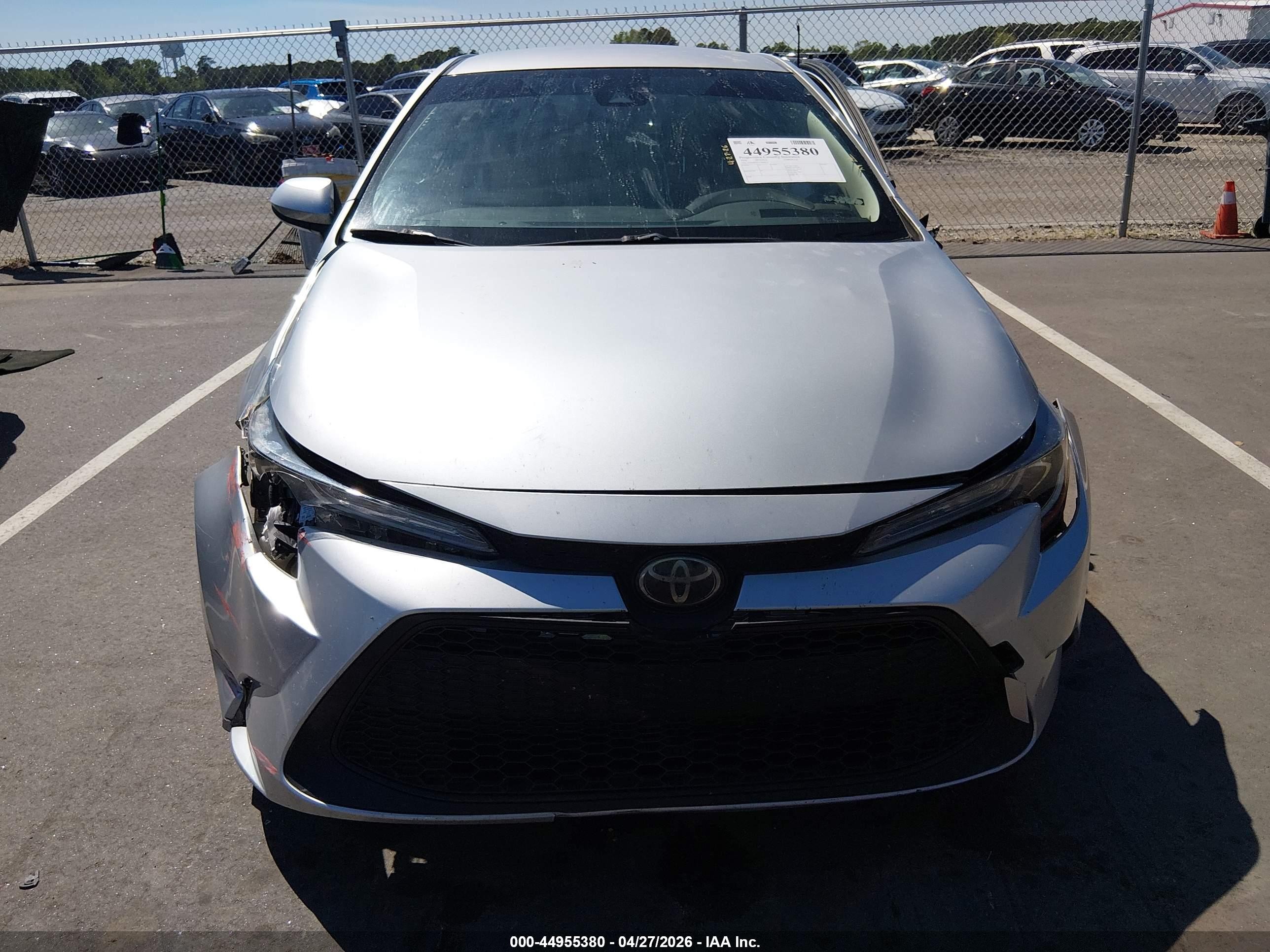 2020 Toyota Corolla Le Silver vin: JTDEPRAE1LJ030929