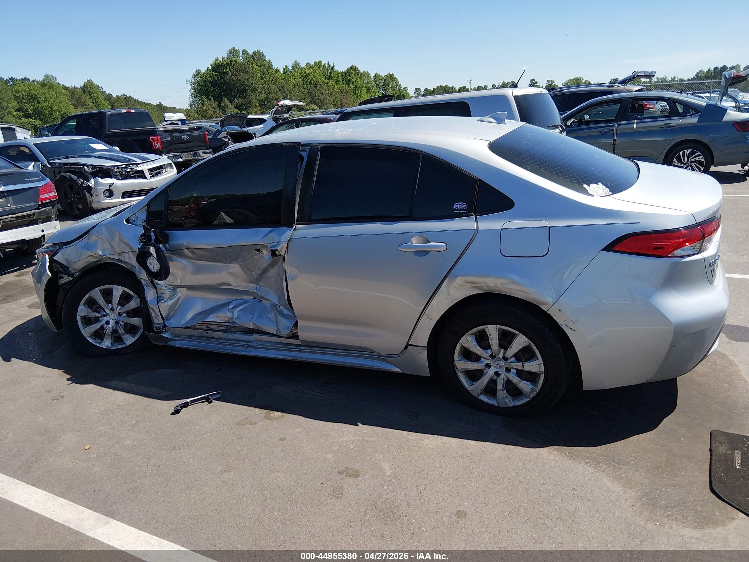 2020 Toyota Corolla Le Silver vin: JTDEPRAE1LJ030929