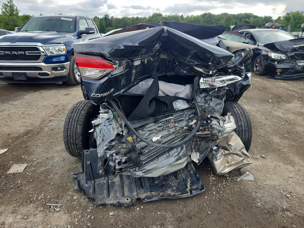 2020 Toyota Corolla Le Black vin: JTDEPRAE1LJ044295