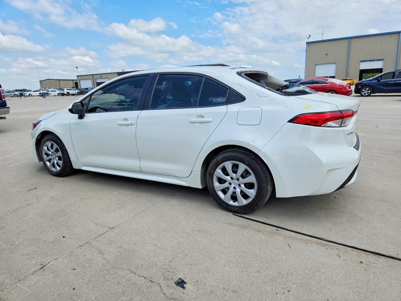 2020 Toyota Corolla Le White vin: JTDEPRAE2LJ057850
