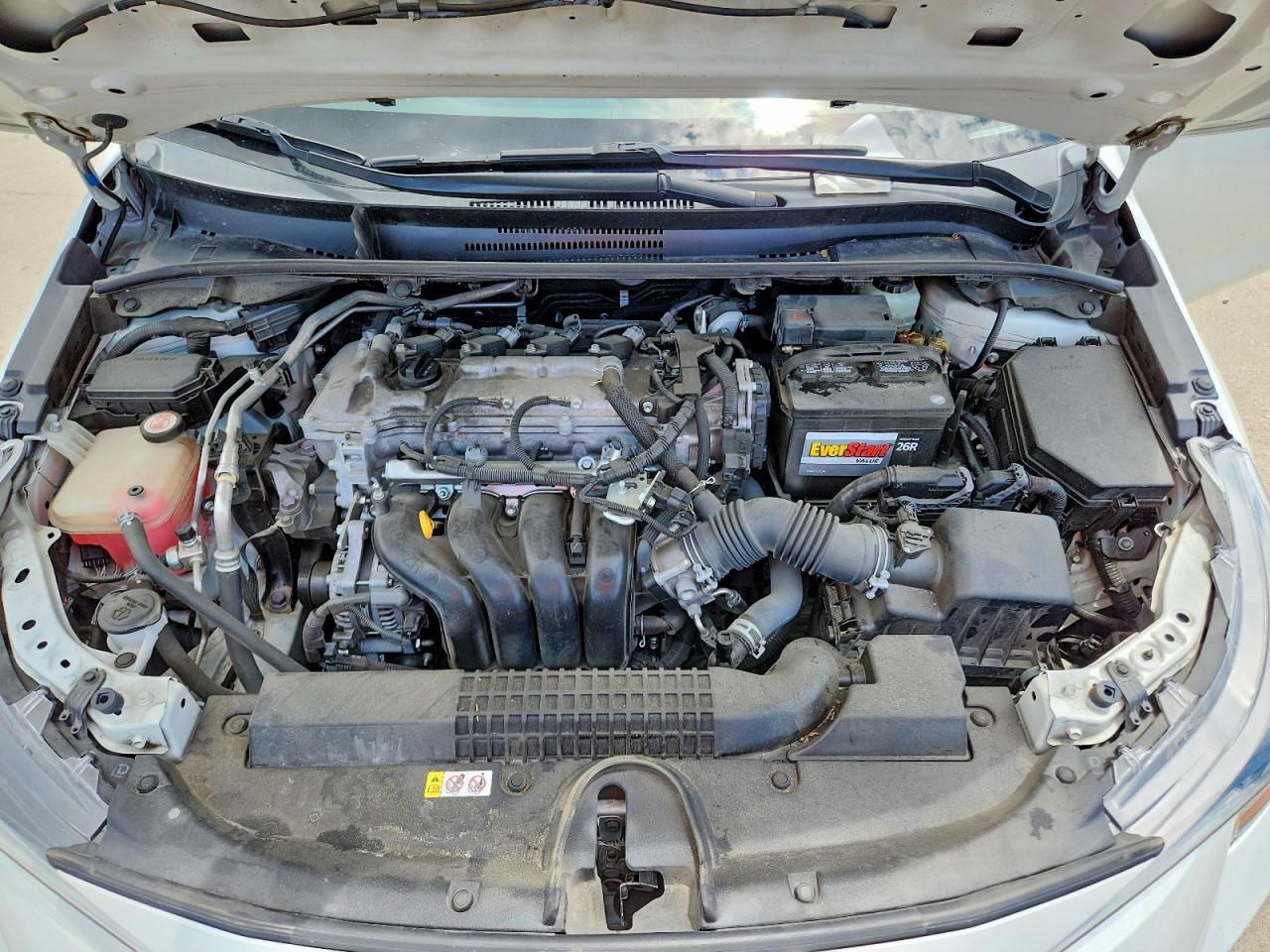 2020 Toyota Corolla Le White vin: JTDEPRAE2LJ057850