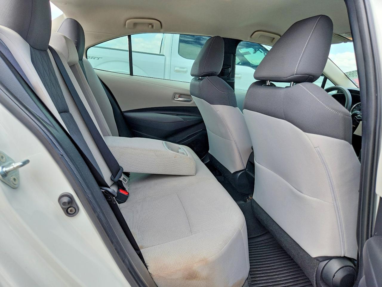 2020 Toyota Corolla Le White vin: JTDEPRAE2LJ057850