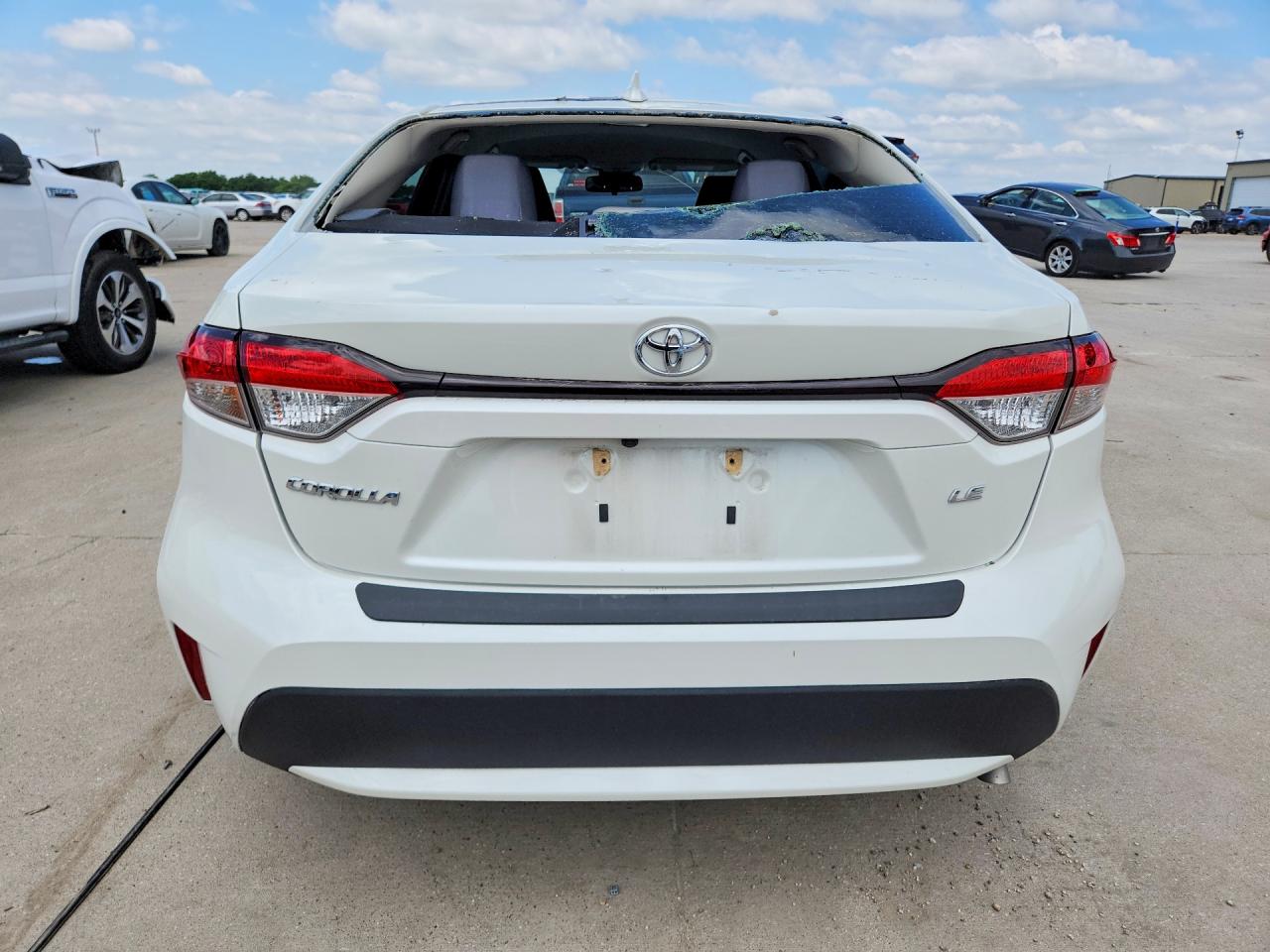 2020 Toyota Corolla Le White vin: JTDEPRAE2LJ057850