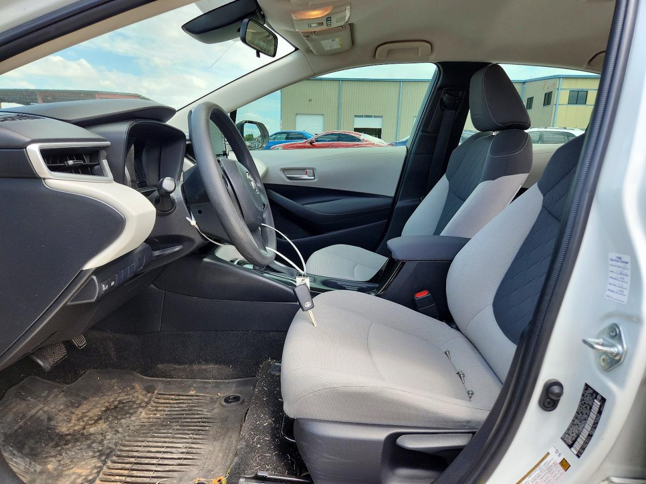 2020 Toyota Corolla Le White vin: JTDEPRAE2LJ057850