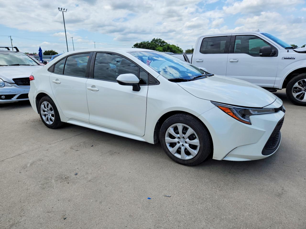 2020 Toyota Corolla Le White vin: JTDEPRAE2LJ057850