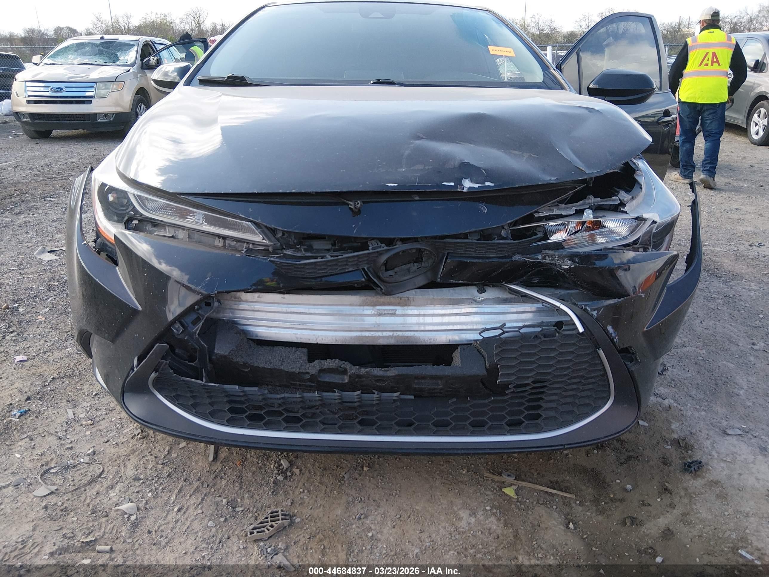 2020 Toyota Corolla Le Black vin: JTDEPRAE3LJ038529