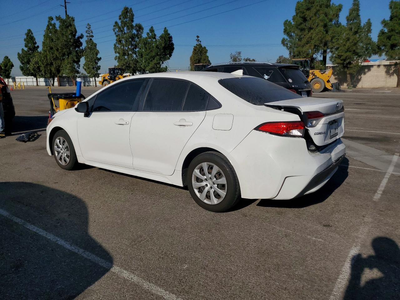 2020 Toyota Corolla Le White vin: JTDEPRAE5LJ044204