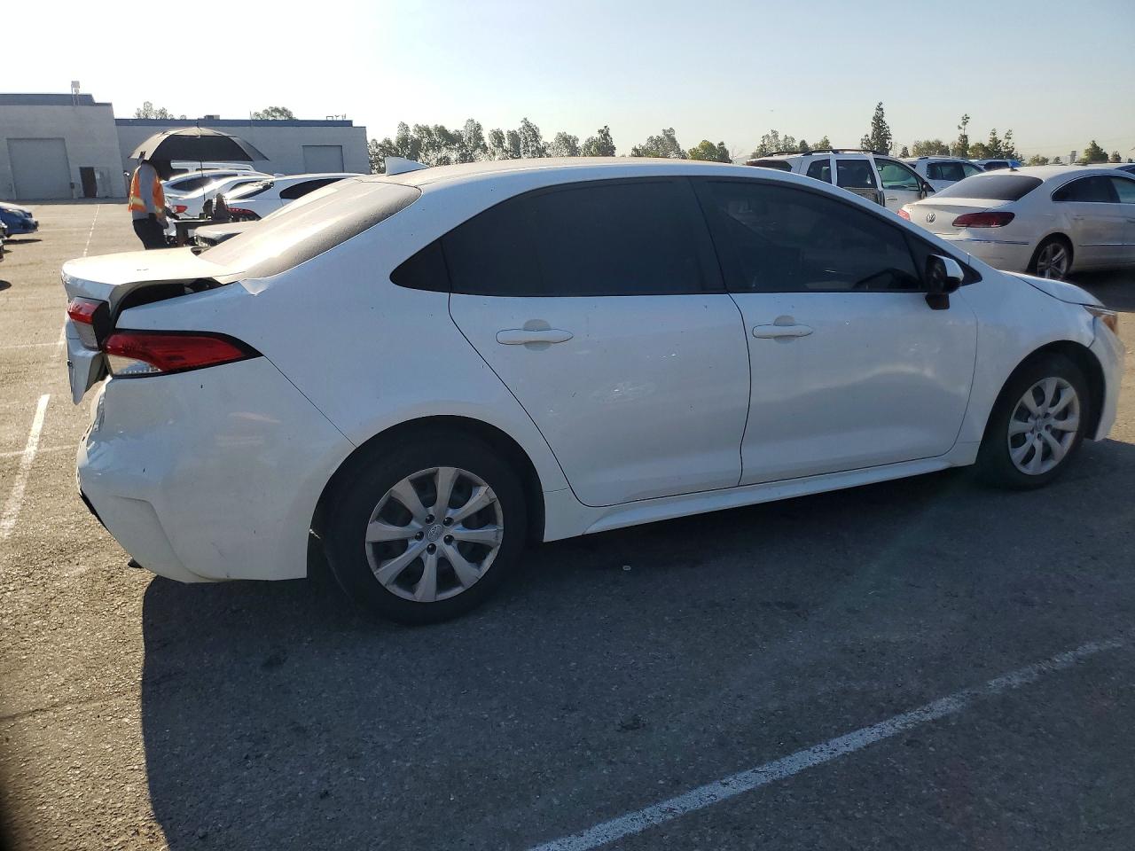 2020 Toyota Corolla Le White vin: JTDEPRAE5LJ044204