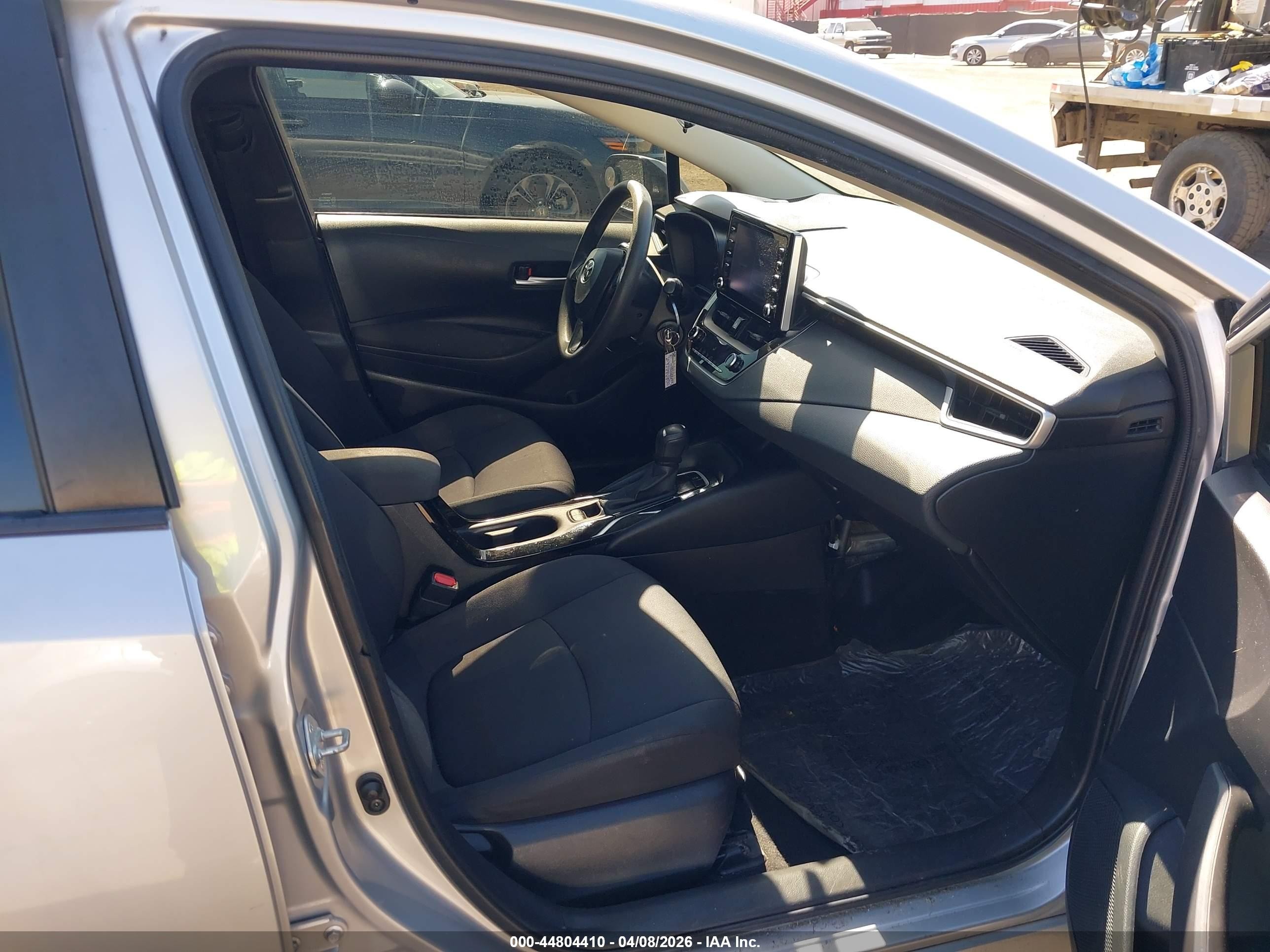 2020 Toyota Corolla Le Silver vin: JTDEPRAE6LJ097574