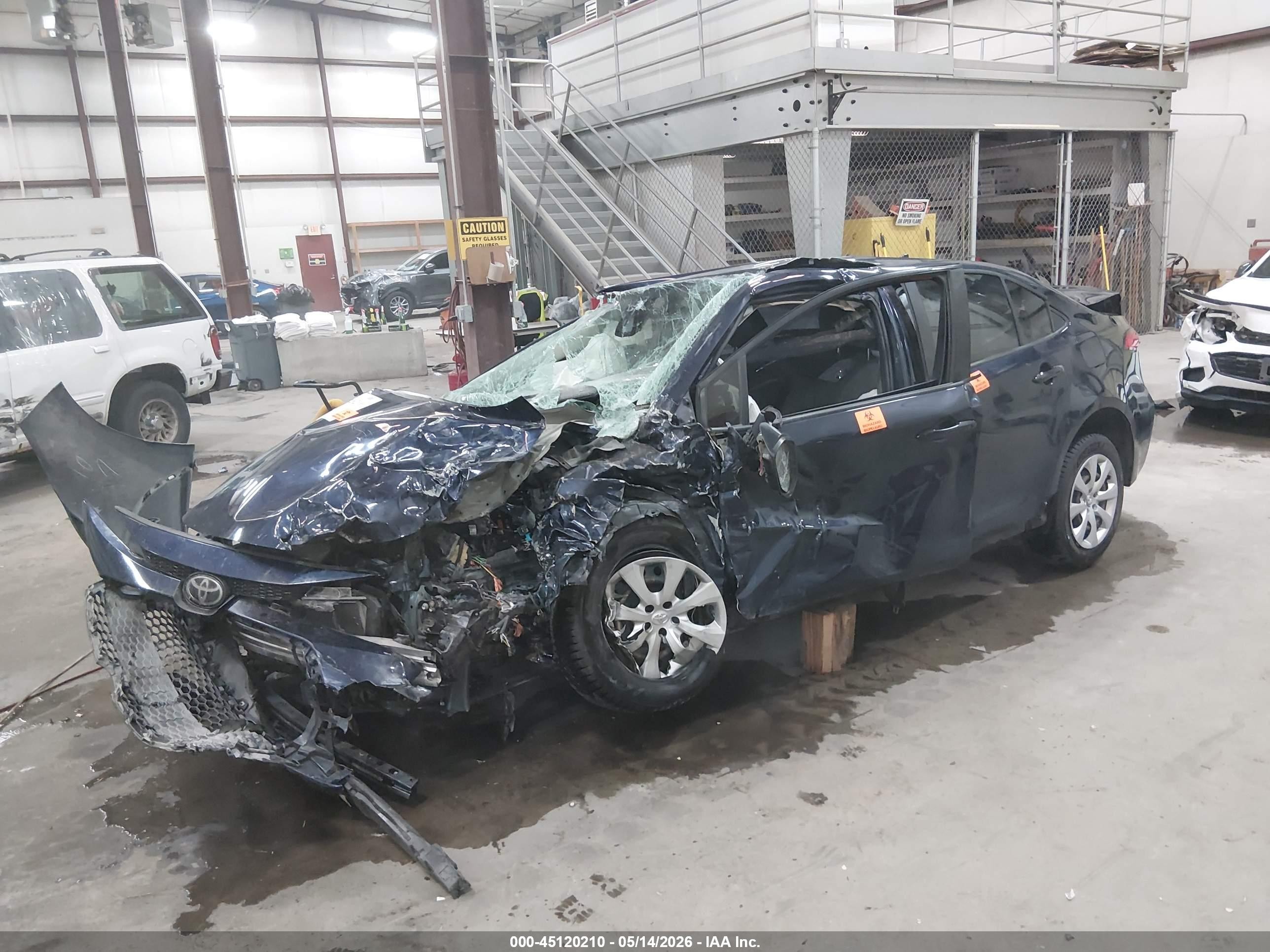 2020 Toyota Corolla Le Blue vin: JTDEPRAE7LJ079603