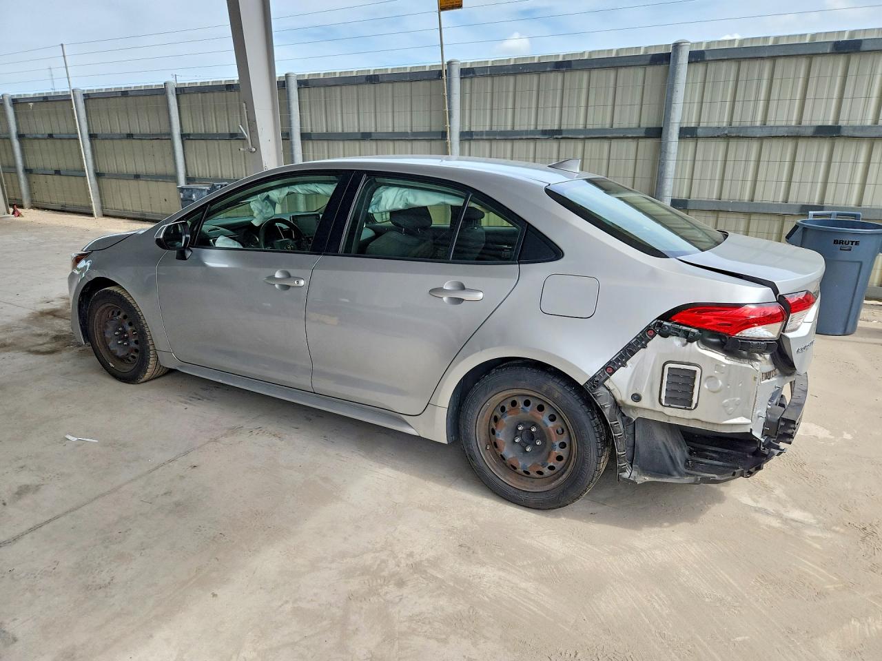 2020 Toyota Corolla Le Silver vin: JTDEPRAE8LJ089914