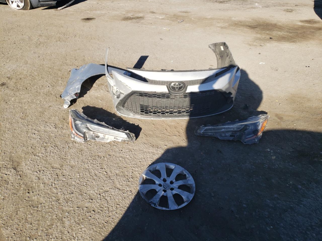 2020 Toyota Corolla Le Silver vin: JTDEPRAE9LJ107725