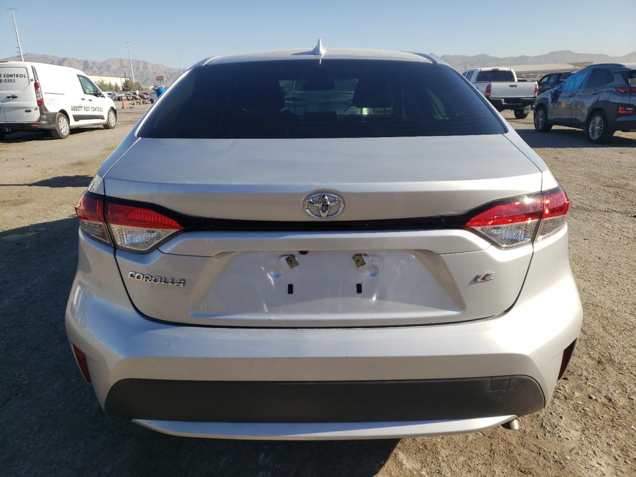 2020 Toyota Corolla Le Silver vin: JTDEPRAE9LJ107725