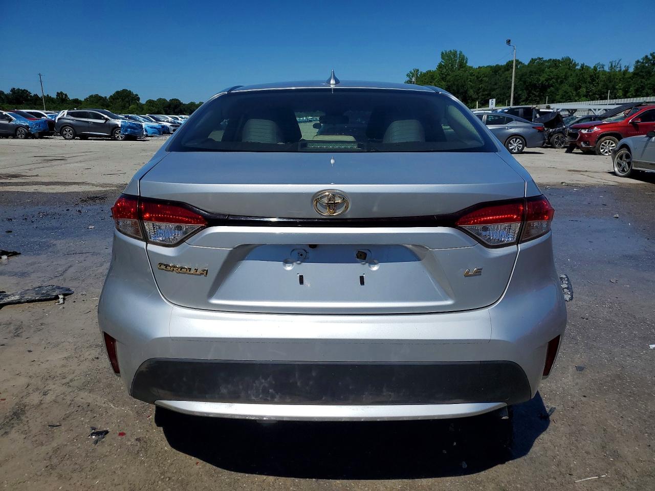 2020 Toyota Corolla Le Silver vin: JTDEPRAEXLJ099800