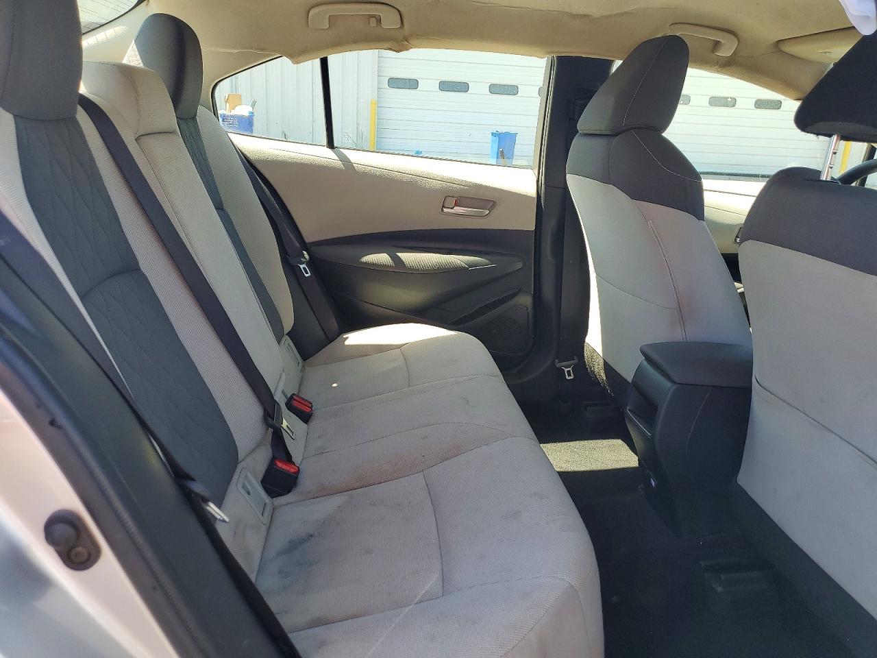 2020 Toyota Corolla Le Silver vin: JTDEPRAEXLJ099800