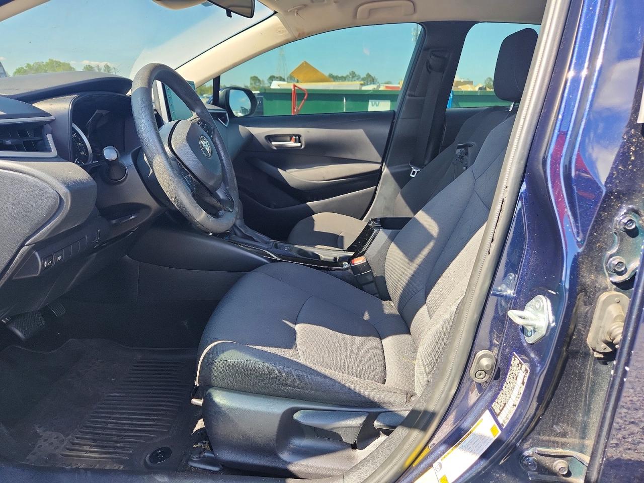 2020 Toyota Corolla Le Blue vin: JTDEPRAEXLJ113663