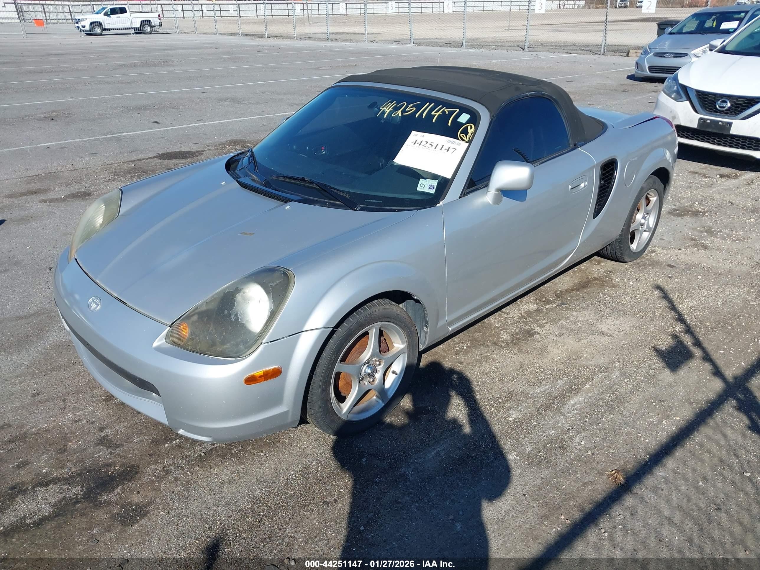 2000 Toyota Mr2 Spyder   Silver vin: JTDFR3201Y0020929